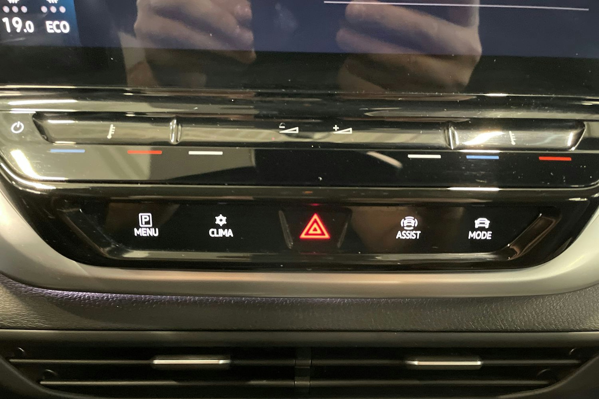 valkoinen Volkswagen ID.4 2022 kuva 33.
