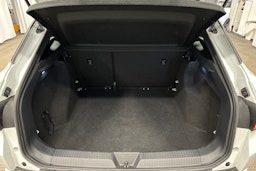 valkoinen Volkswagen ID.4 2022 kuva 14.