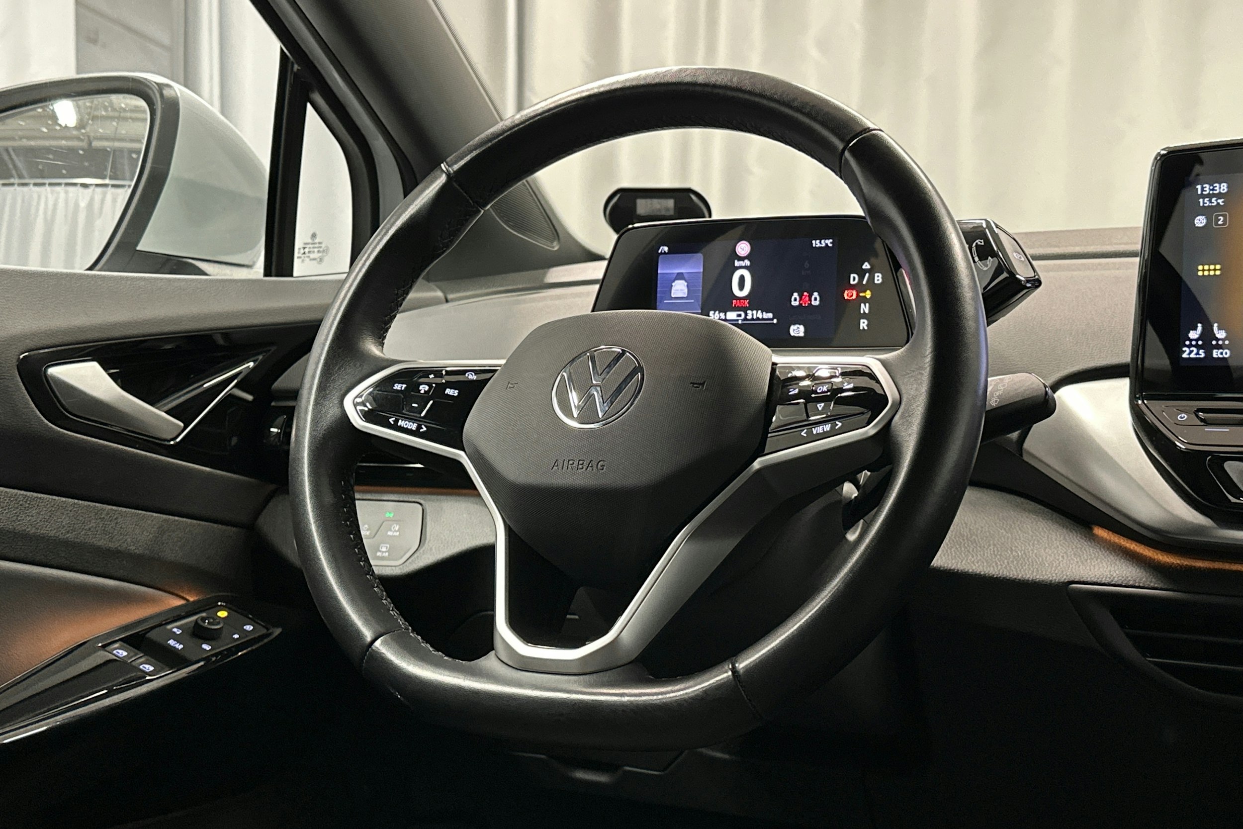 valkoinen Volkswagen ID.4 2022 kuva 16.