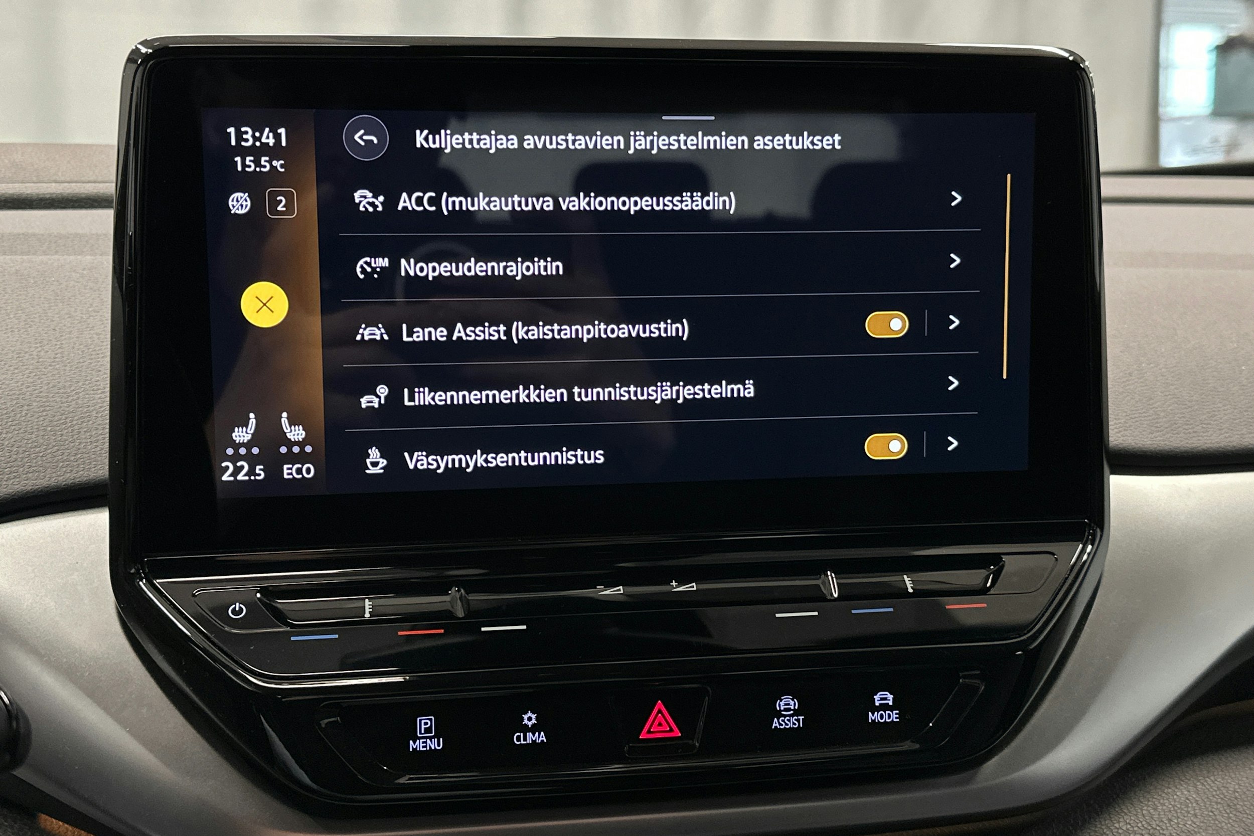valkoinen Volkswagen ID.4 2022 kuva 24.
