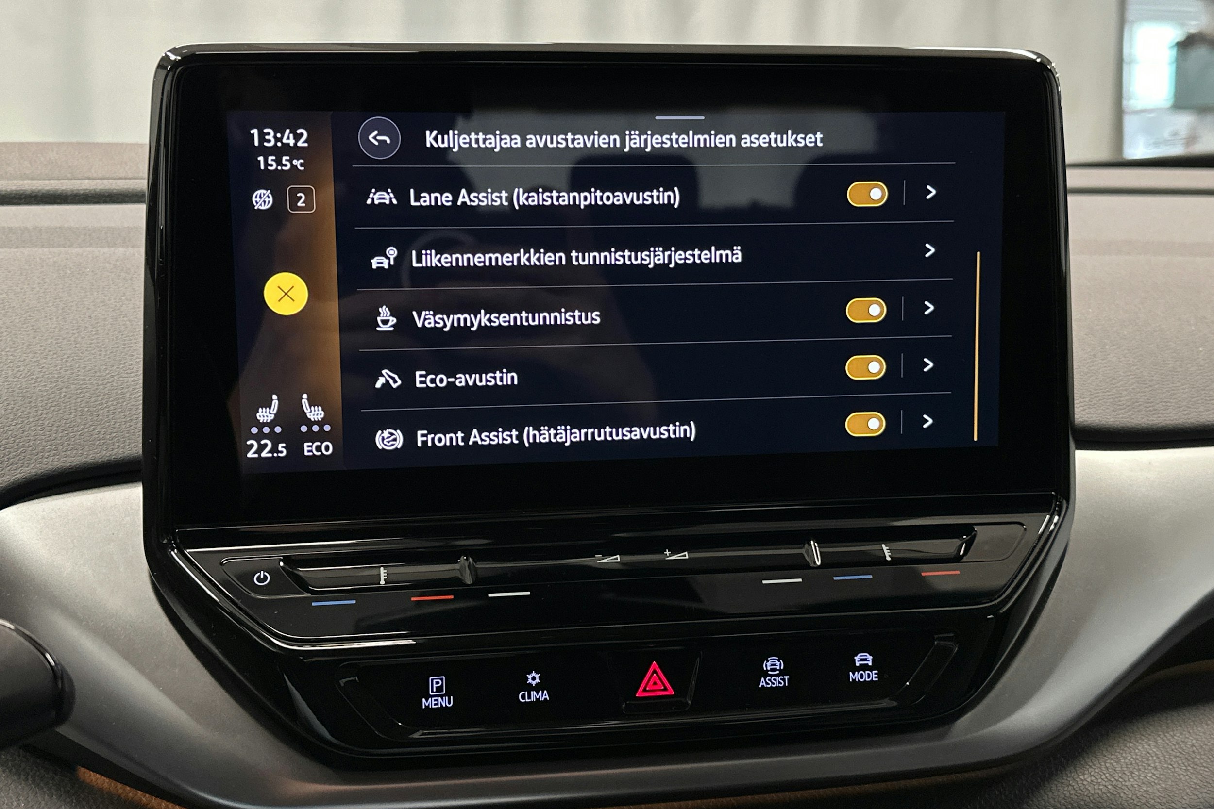 valkoinen Volkswagen ID.4 2022 kuva 25.