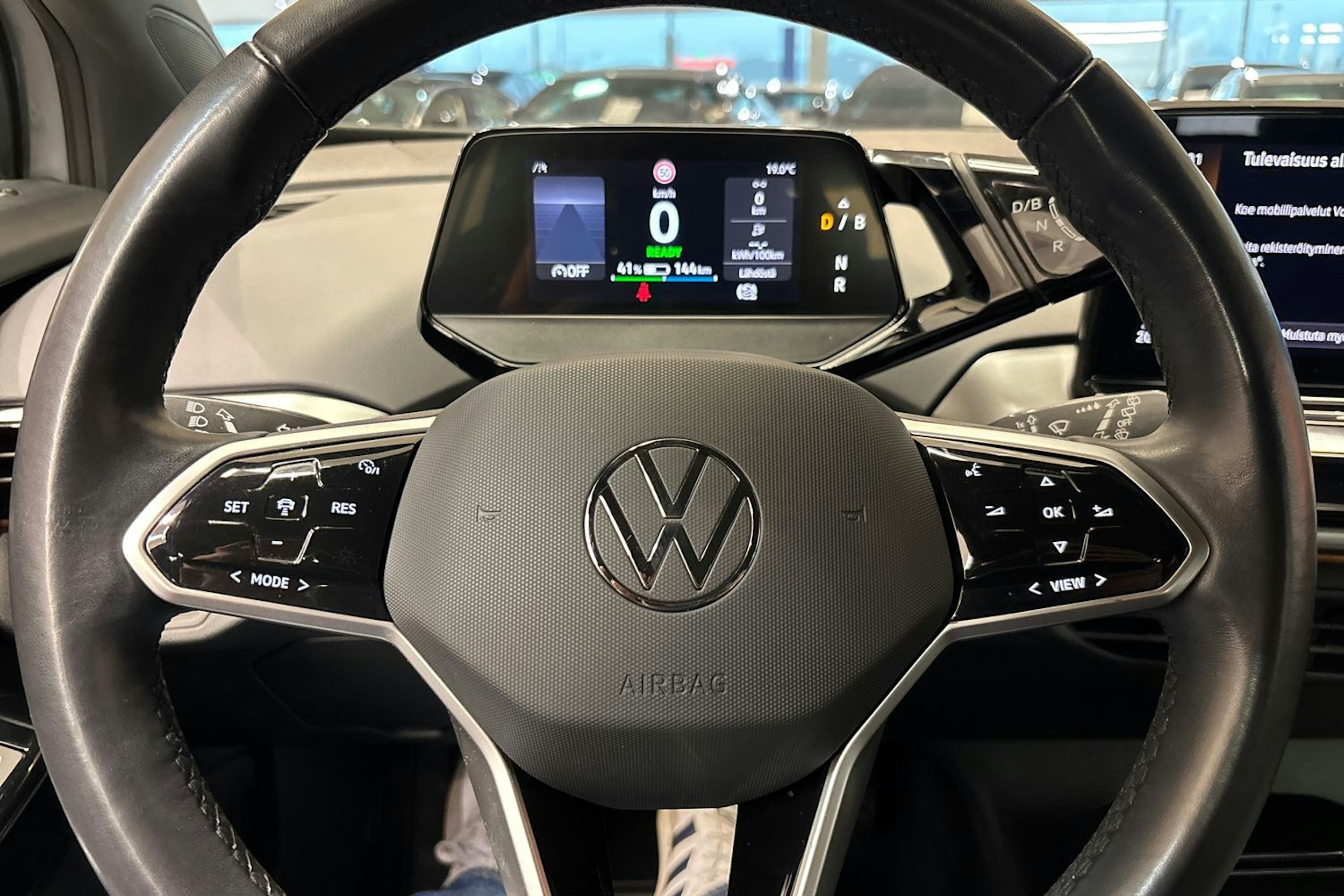 harmaa Volkswagen ID.4 2022 kuva 14.