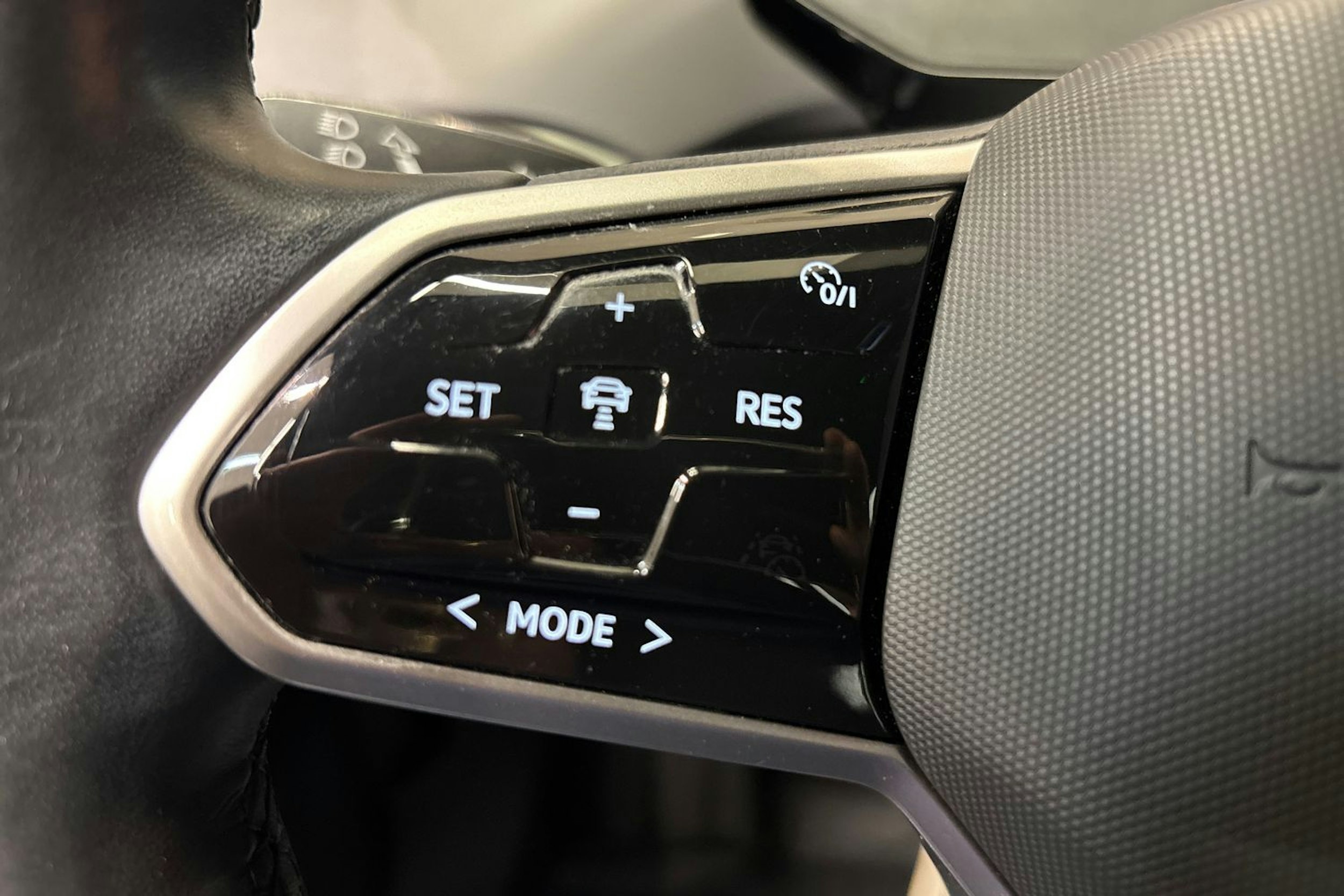 harmaa Volkswagen ID.4 2022 kuva 15.