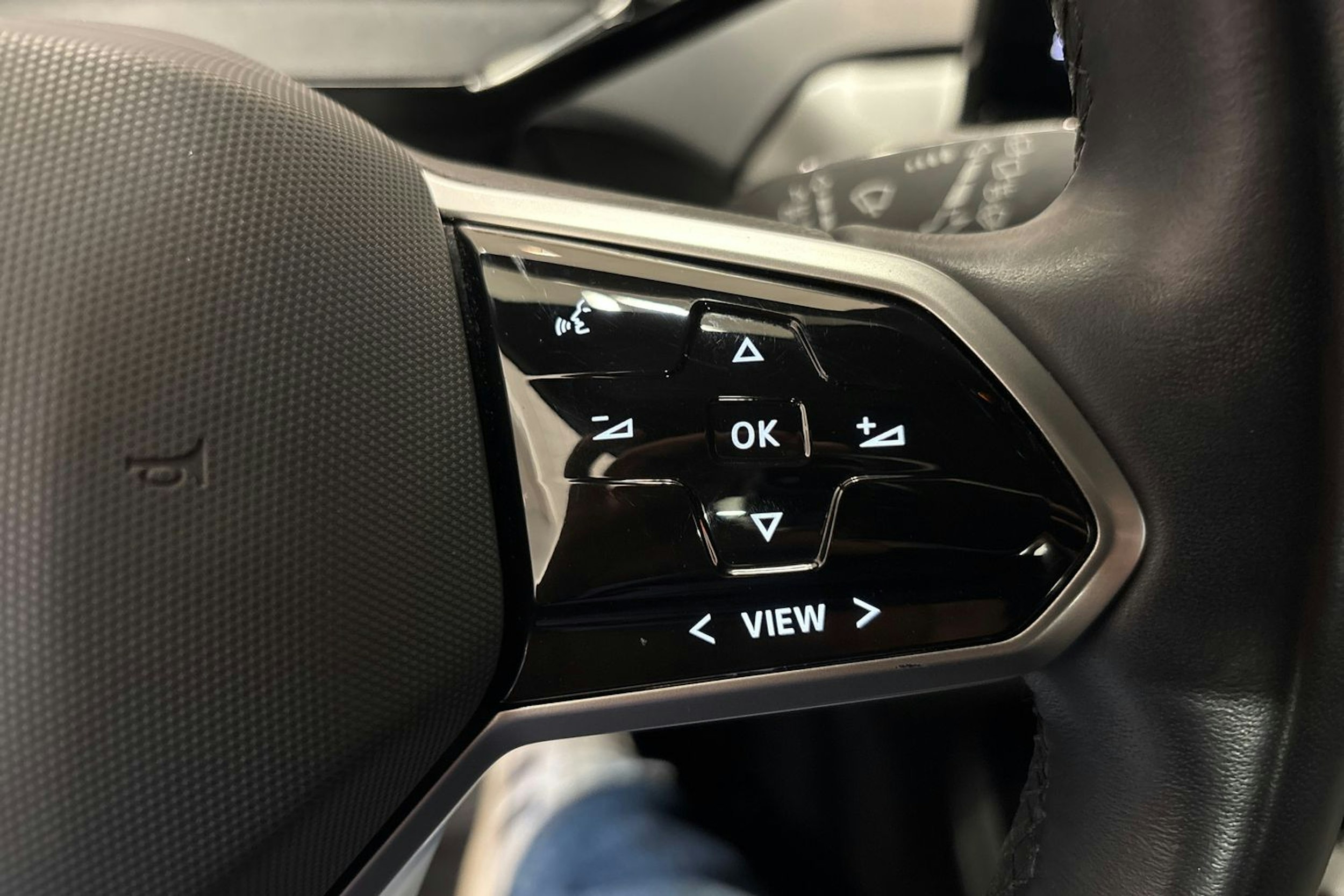 harmaa Volkswagen ID.4 2022 kuva 16.