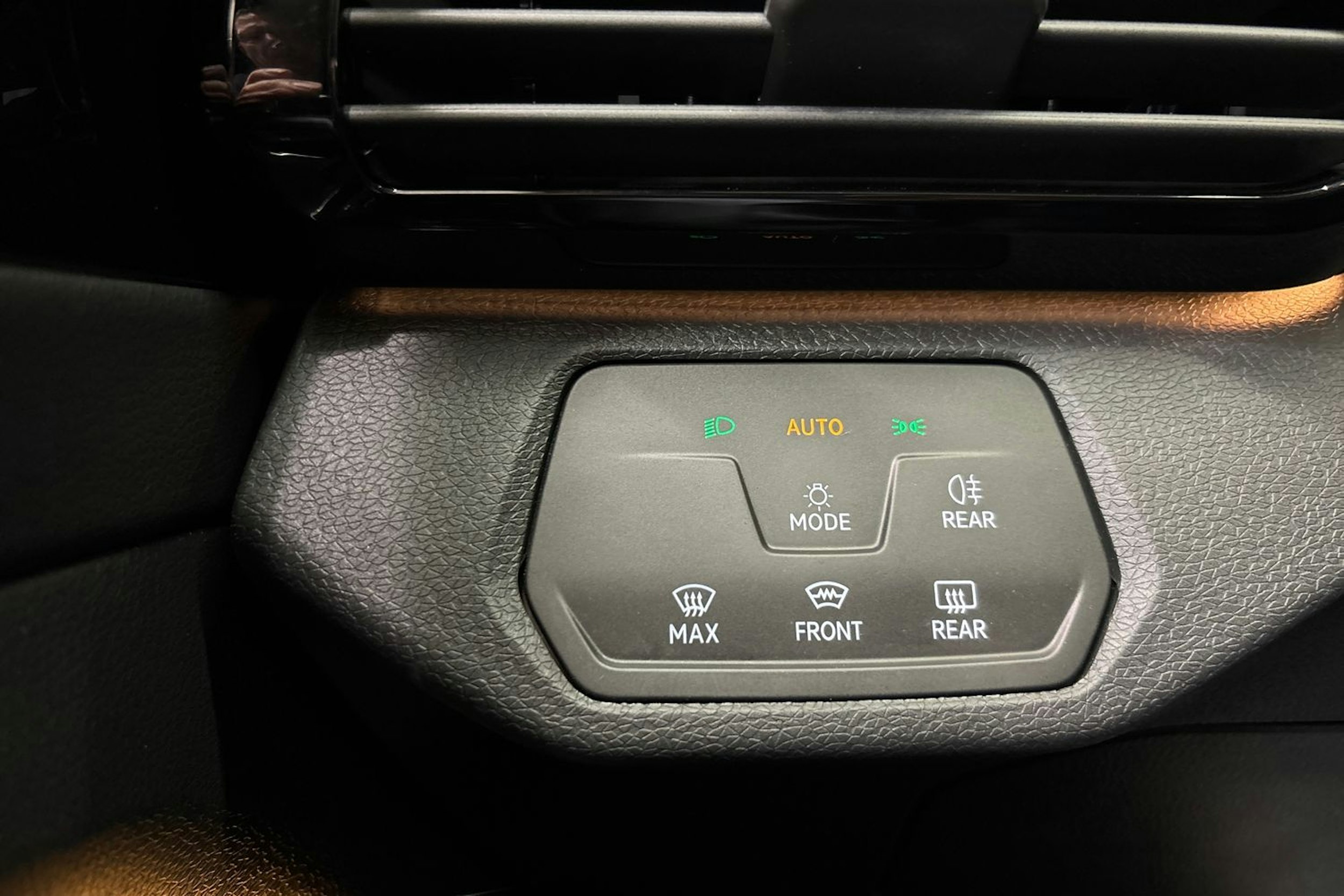 harmaa Volkswagen ID.4 2022 kuva 17.