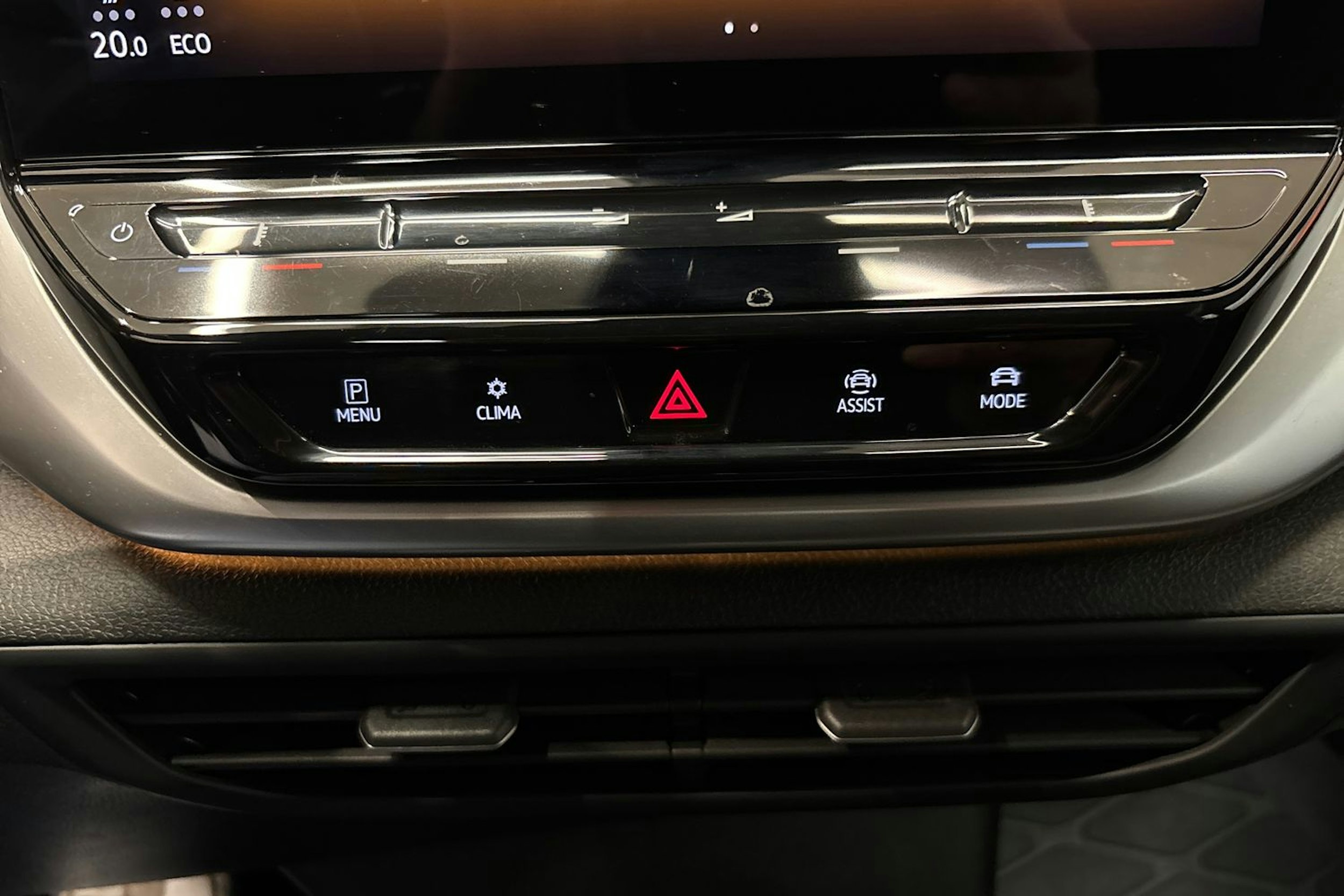 harmaa Volkswagen ID.4 2022 kuva 19.