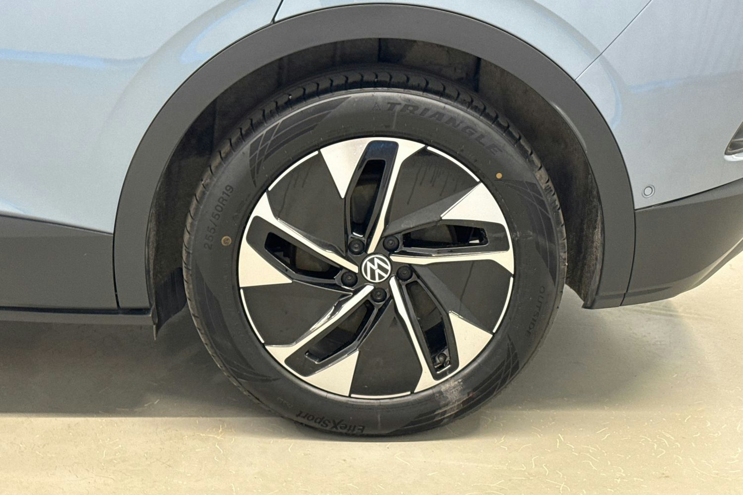 sininen Volkswagen ID.4 2022 kuva 13.