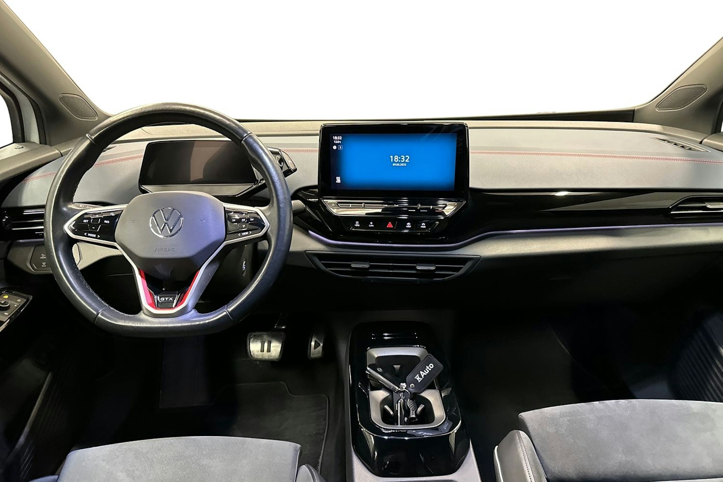 valkoinen Volkswagen ID.4 2022 kuva 9.