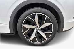 valkoinen Volkswagen ID.4 2022 kuva 11.