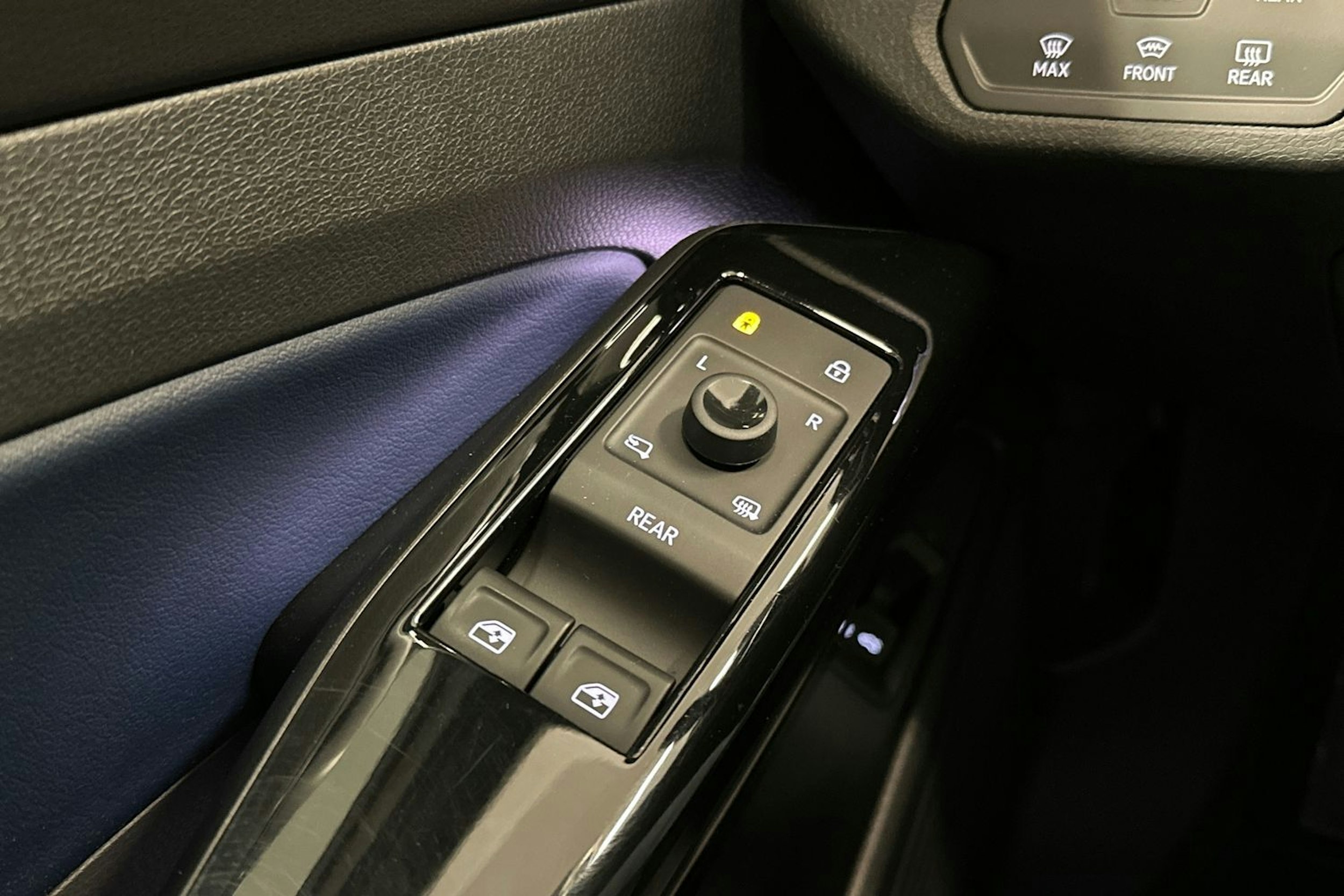 valkoinen Volkswagen ID.4 2022 kuva 18.