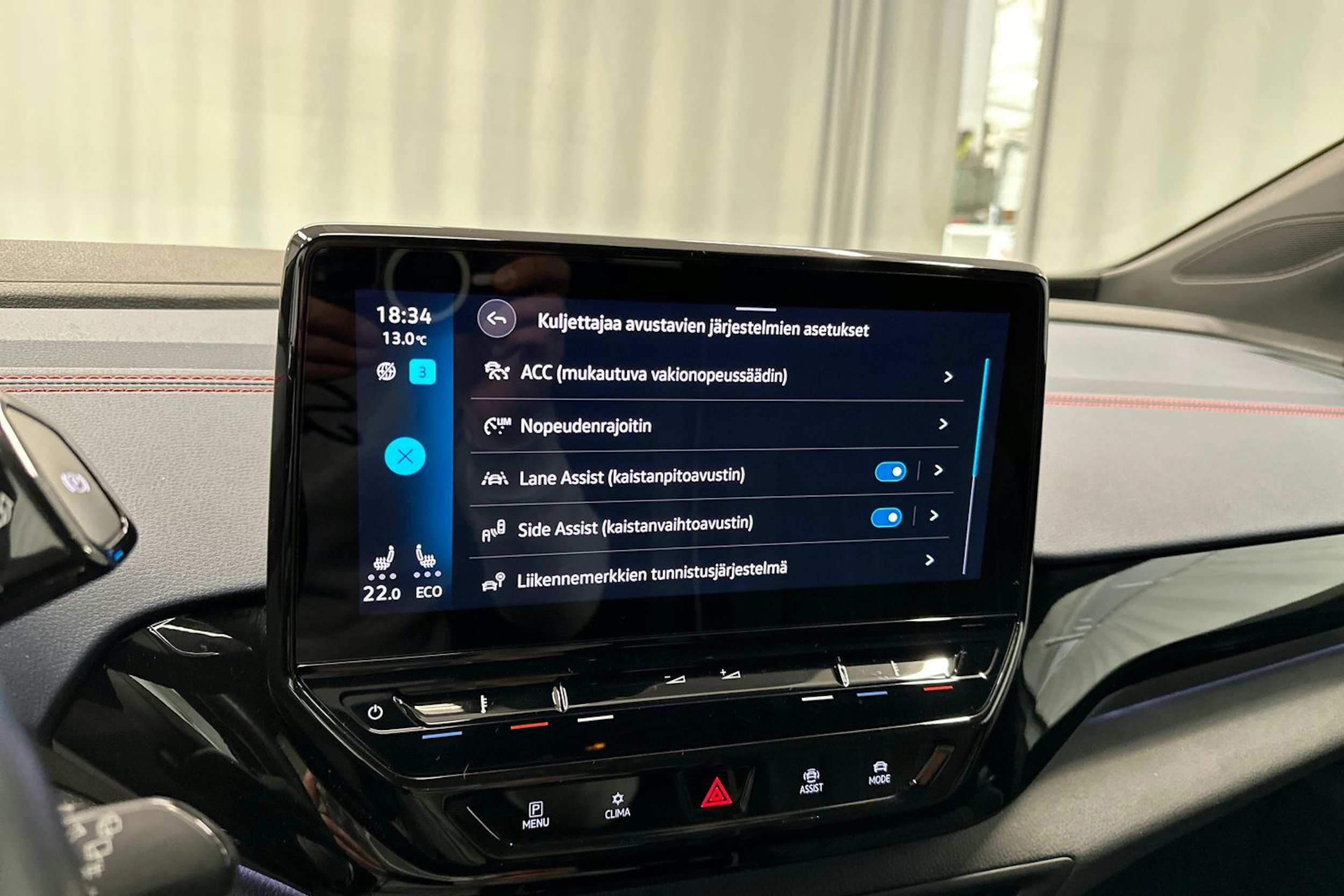 valkoinen Volkswagen ID.4 2022 kuva 25.