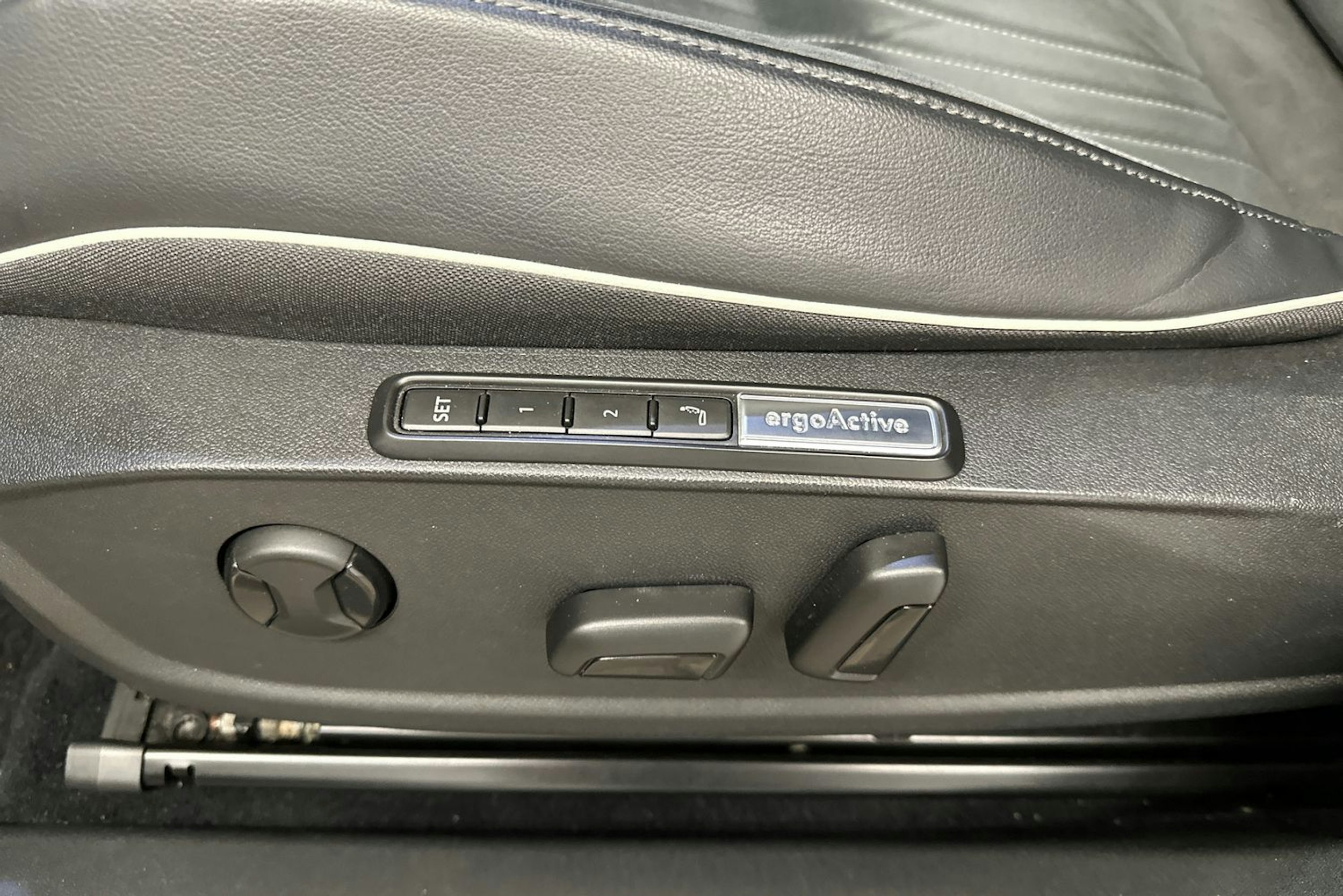 valkoinen Volkswagen ID.4 2022 kuva 30.