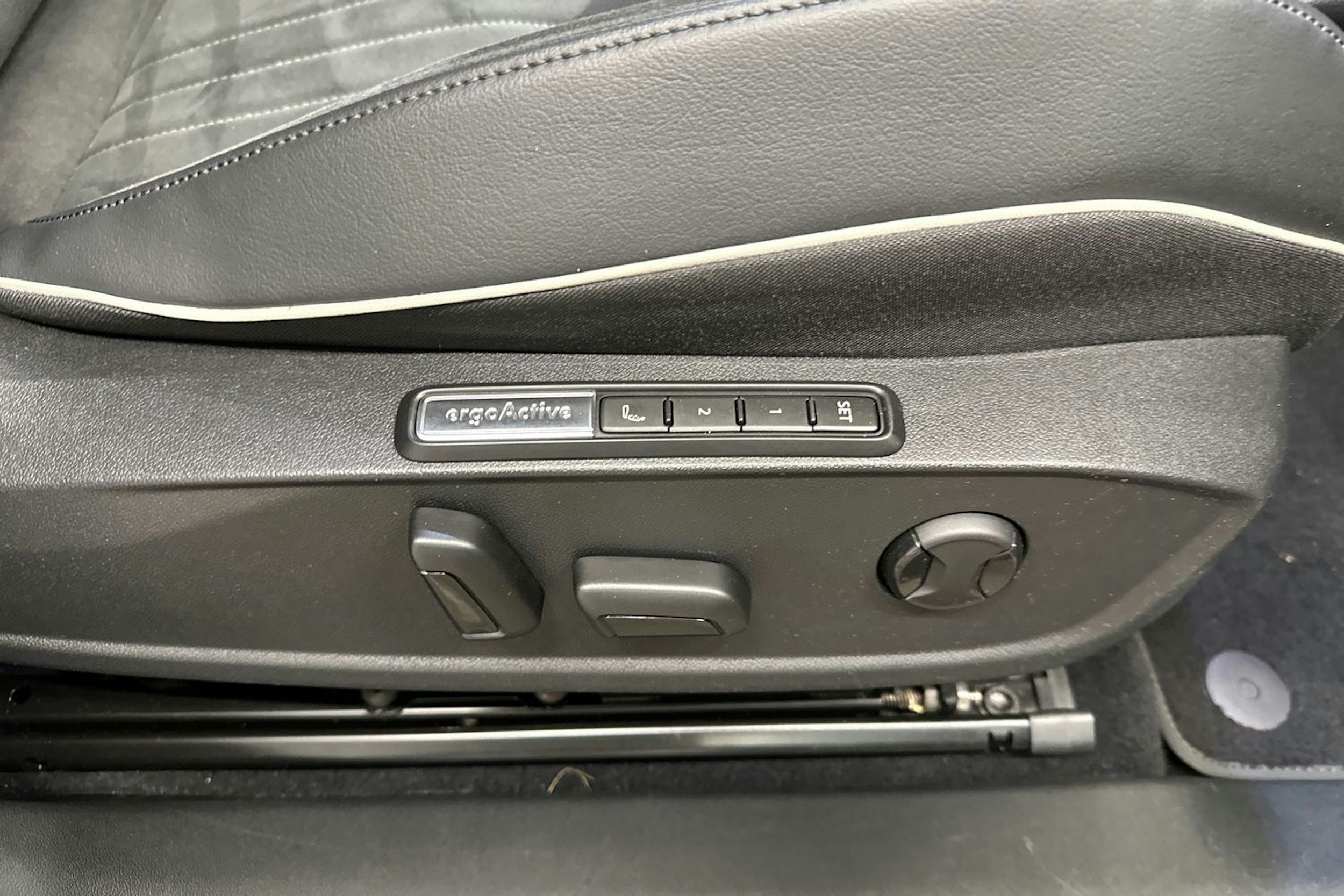 valkoinen Volkswagen ID.4 2022 kuva 31.