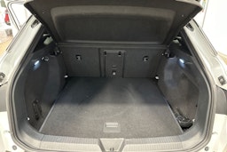 valkoinen Volkswagen ID.4 2022 kuva 32.
