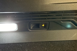 valkoinen Volkswagen ID.4 2022 kuva 34.