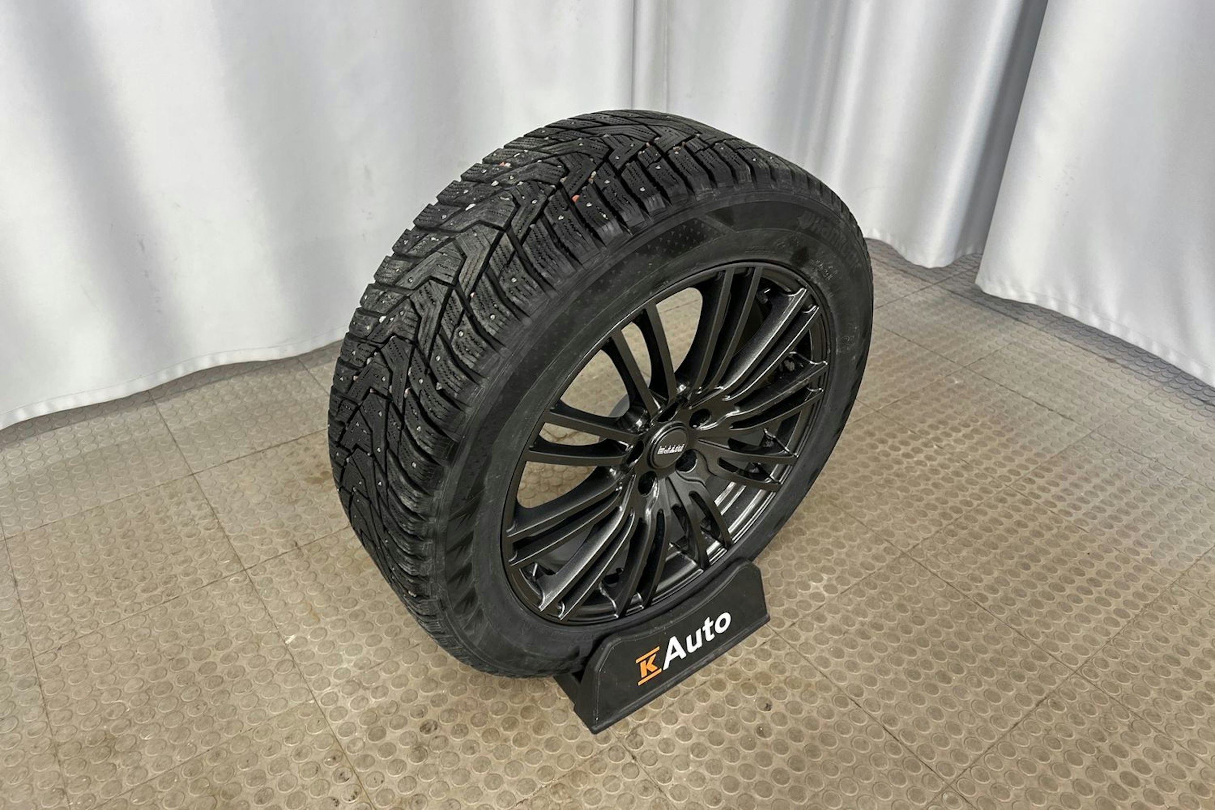 harmaa Volkswagen ID.4 2022 kuva 13.