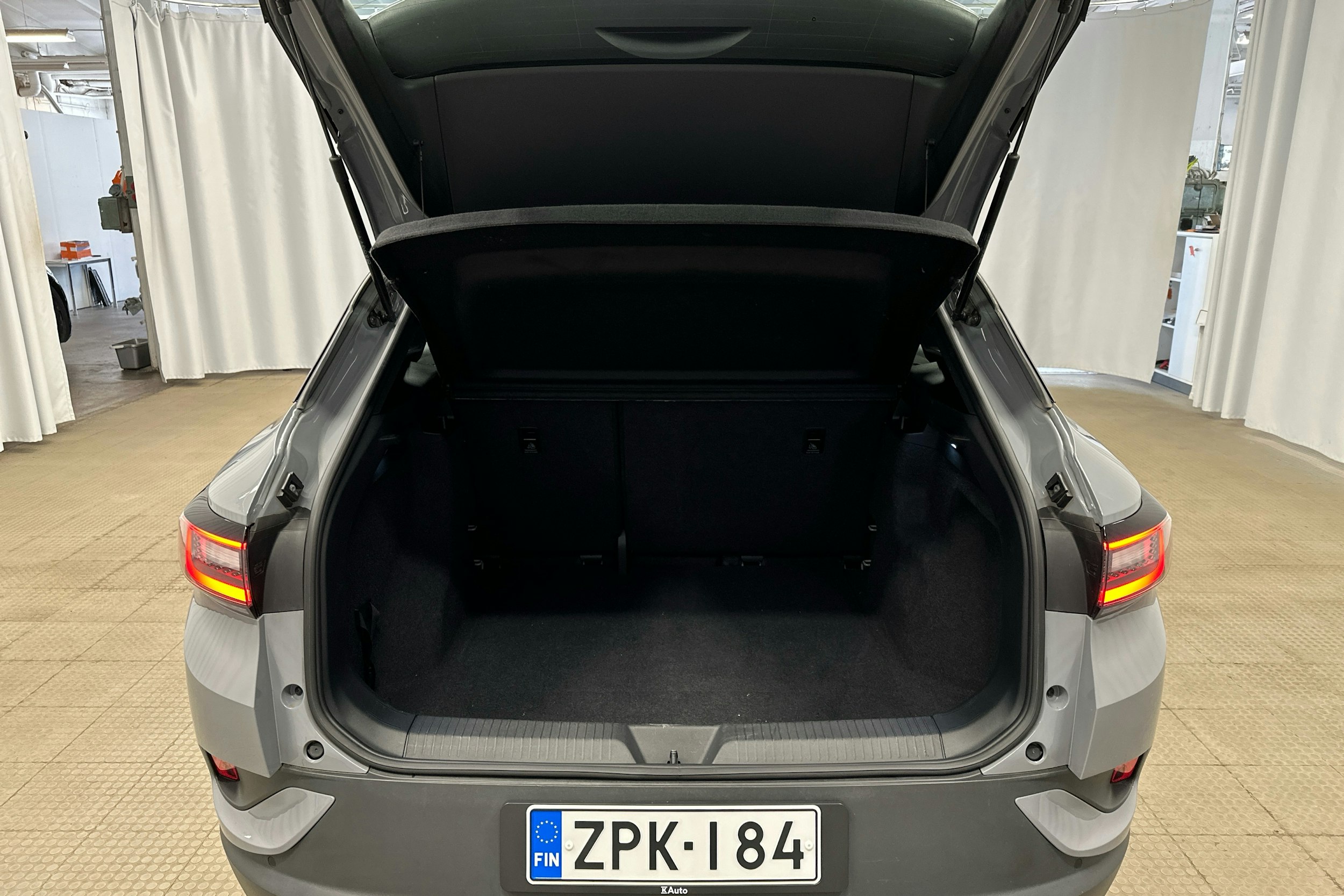 harmaa Volkswagen ID.4 2022 kuva 21.