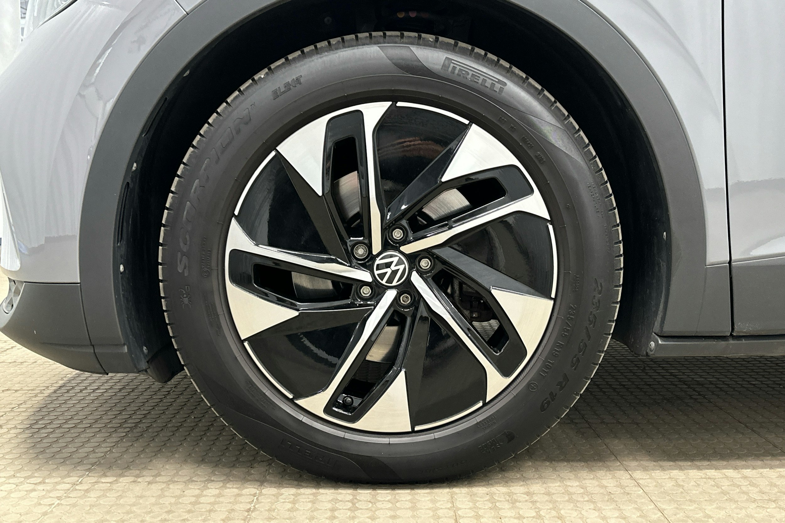 harmaa Volkswagen ID.4 2022 kuva 22.