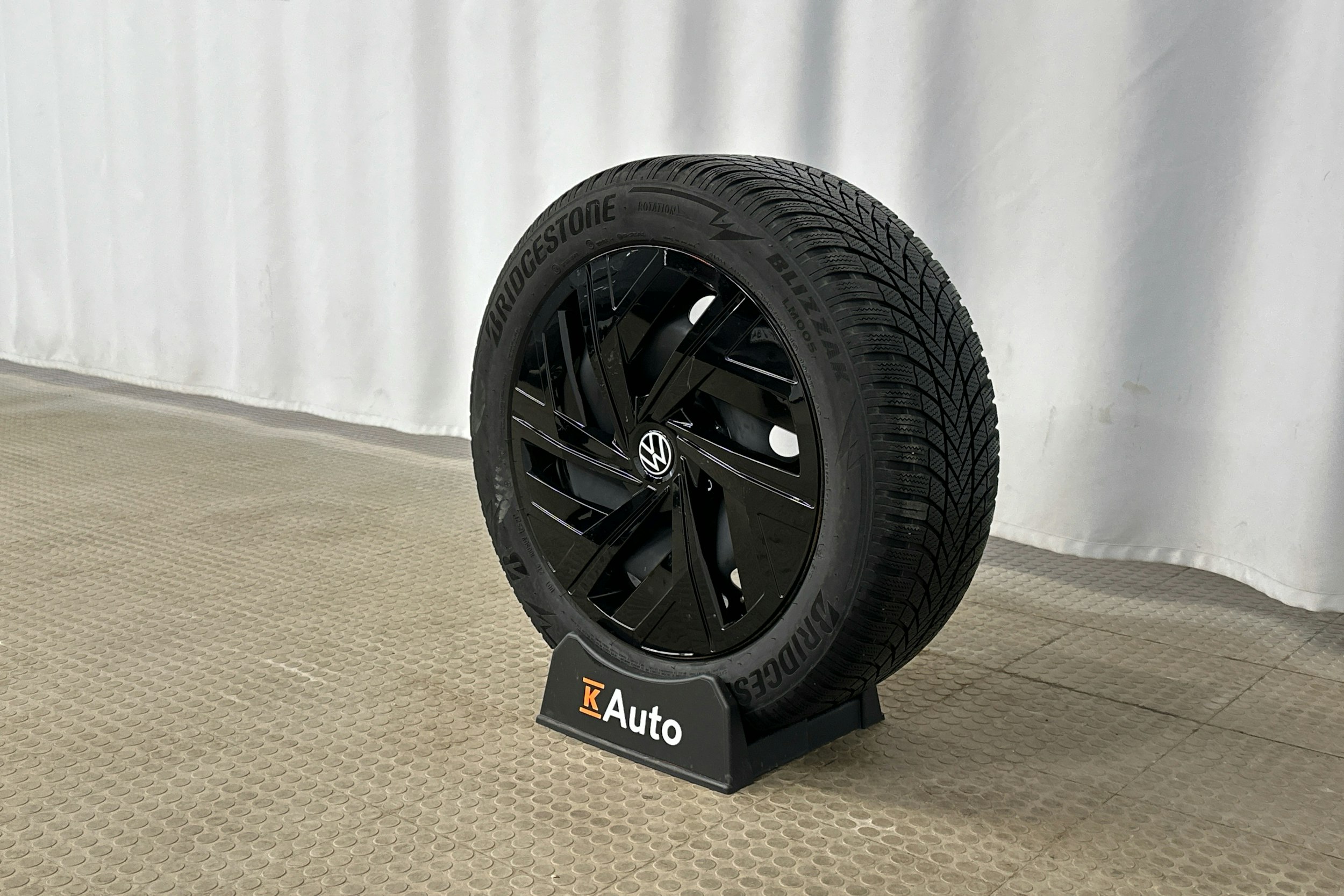 harmaa Volkswagen ID.4 2022 kuva 23.