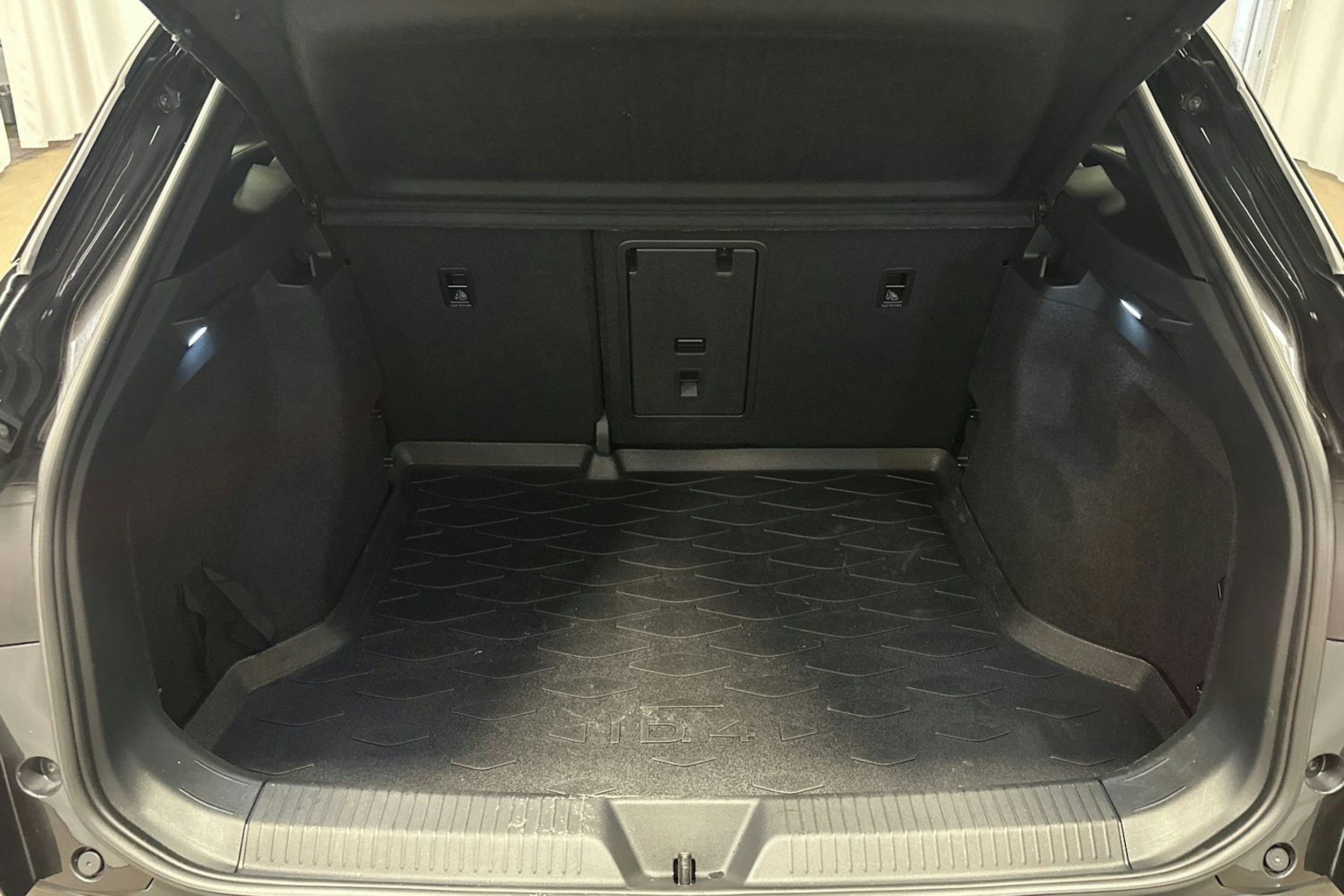 harmaa Volkswagen ID.4 2022 kuva 14.