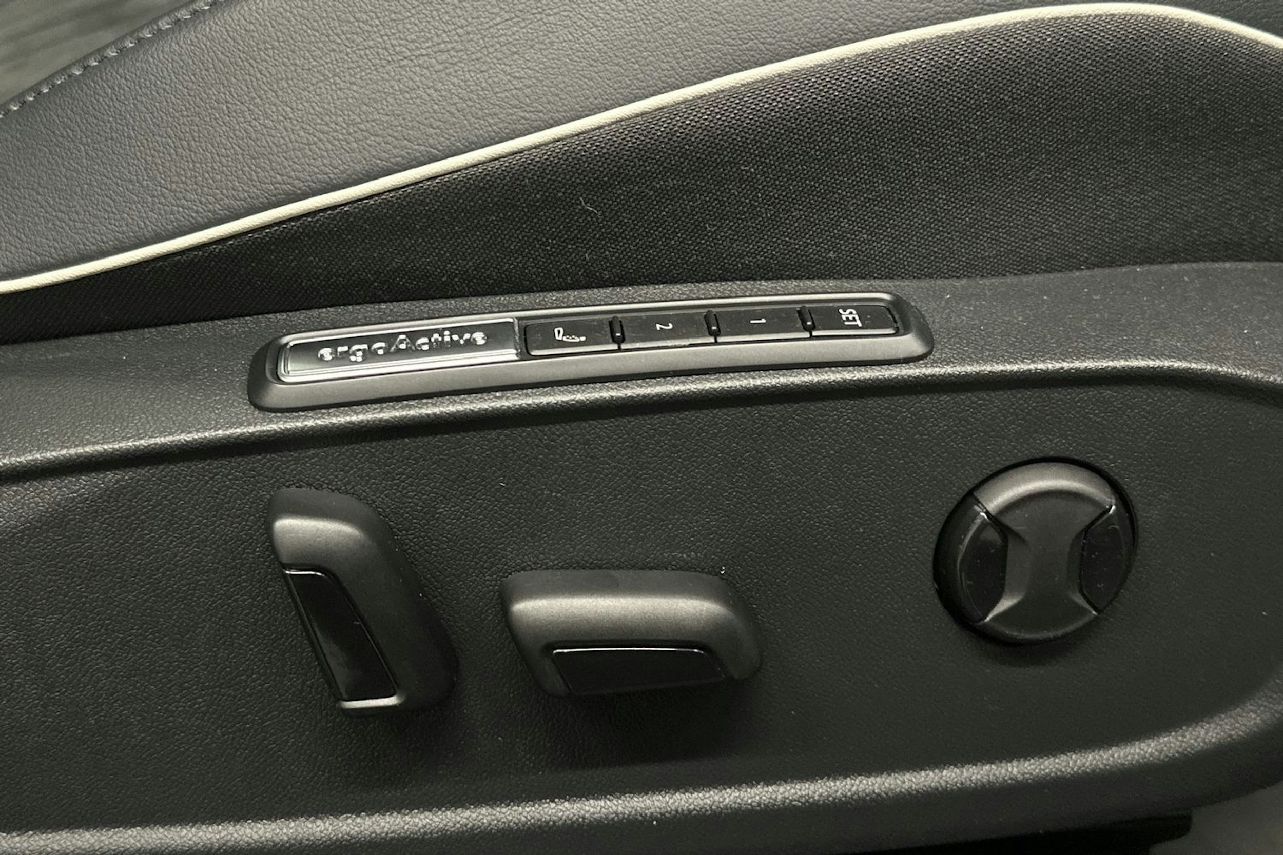 harmaa Volkswagen ID.4 2022 kuva 20.