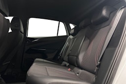 valkoinen Volkswagen ID.4 2022 kuva 10.