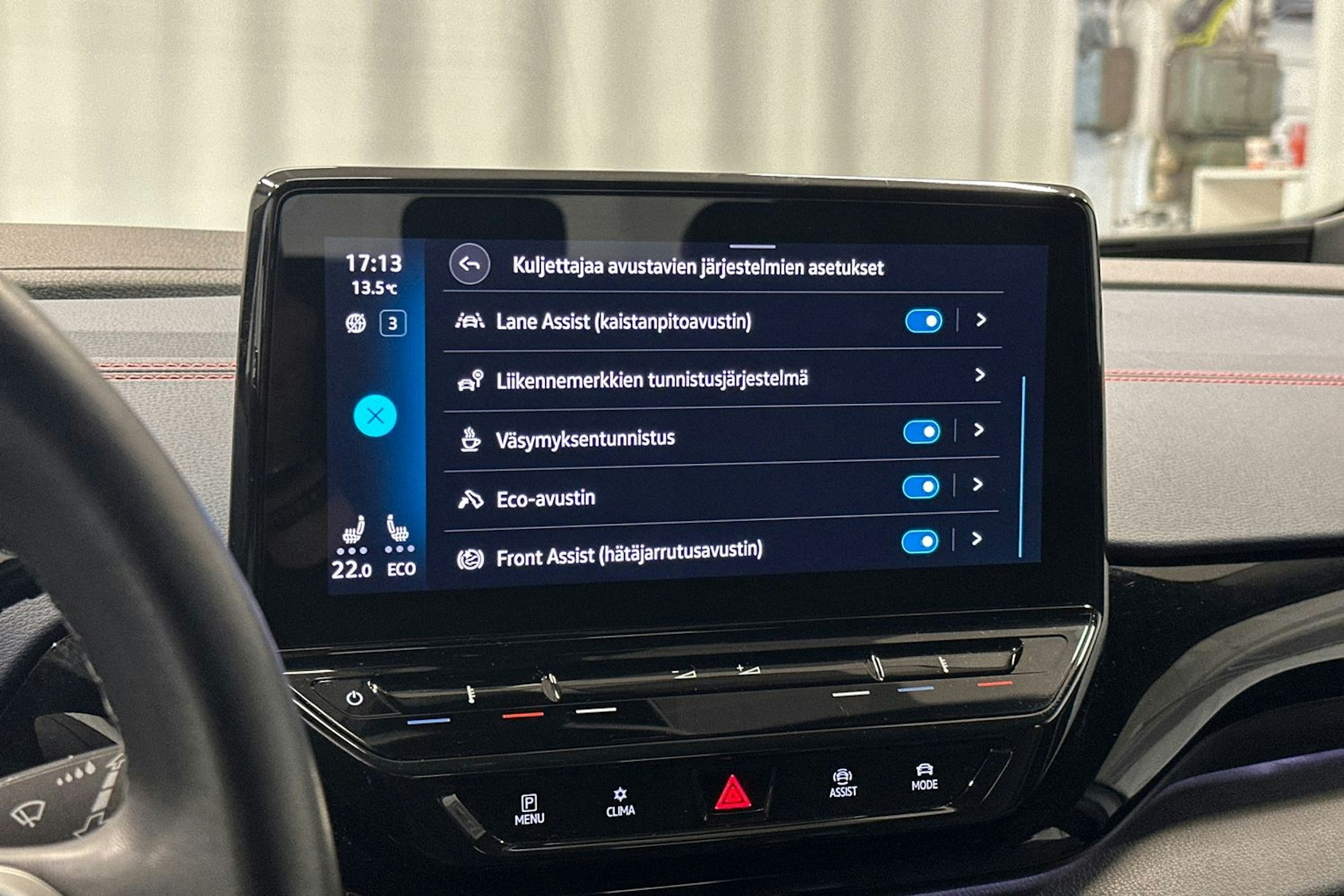 valkoinen Volkswagen ID.4 2022 kuva 25.