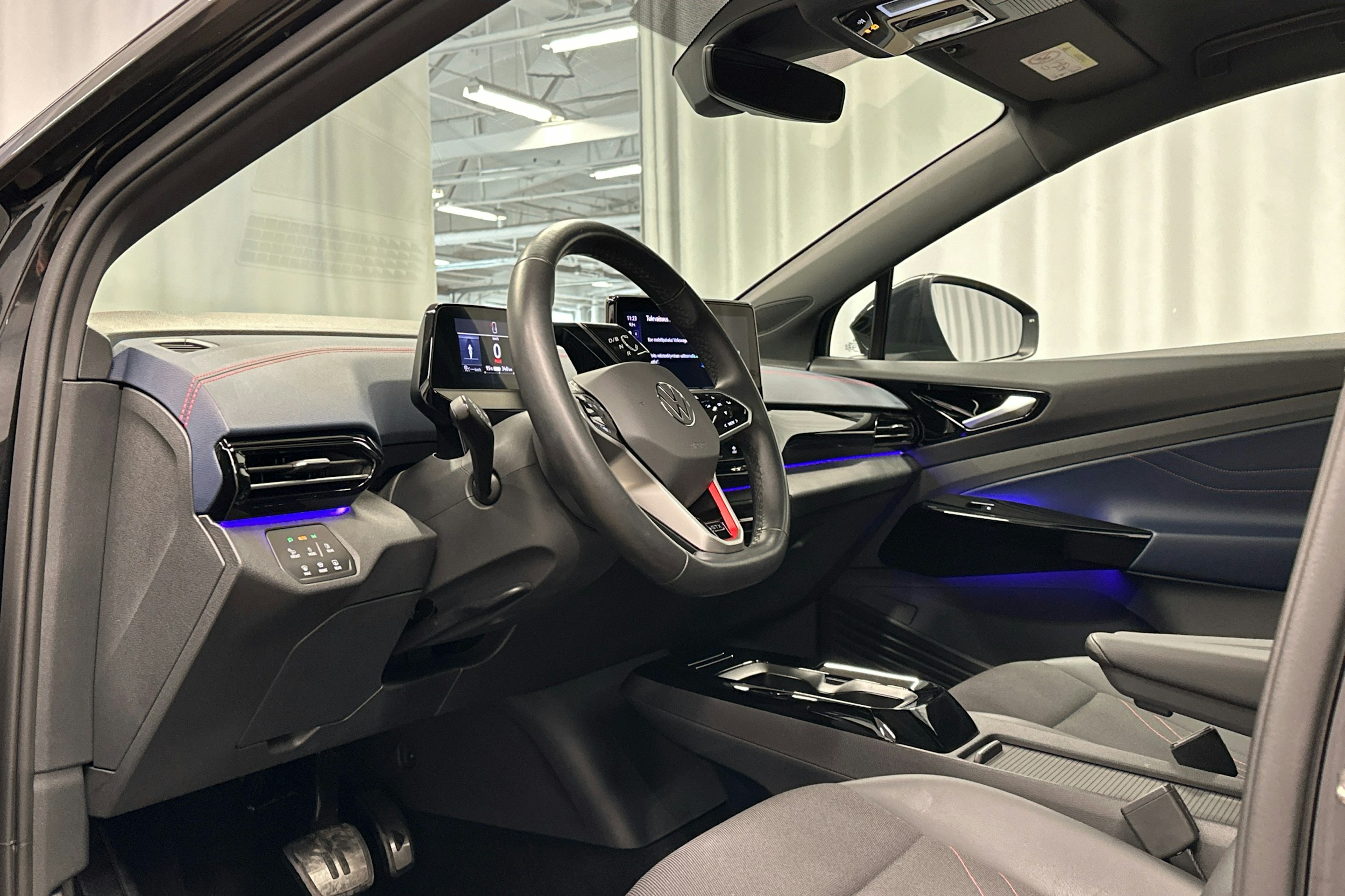 musta Volkswagen ID.4 2022 kuva 6.