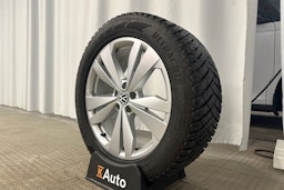 harmaa Volkswagen ID.4 2022 kuva 13.