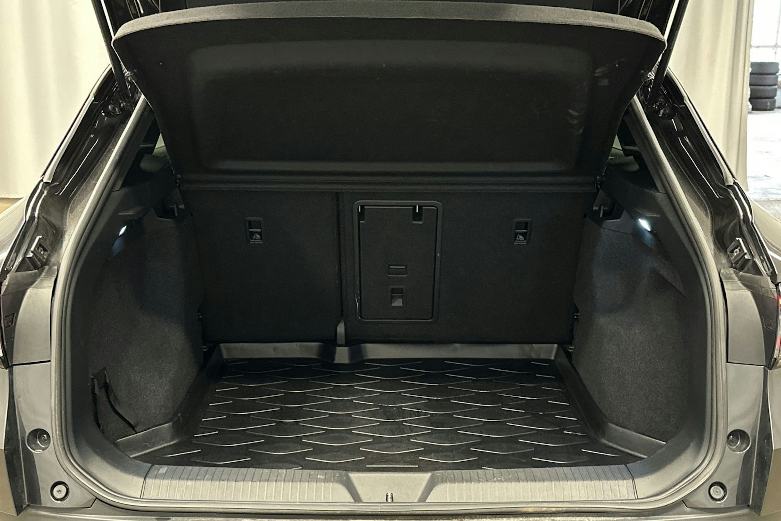 harmaa Volkswagen ID.4 2022 kuva 29.