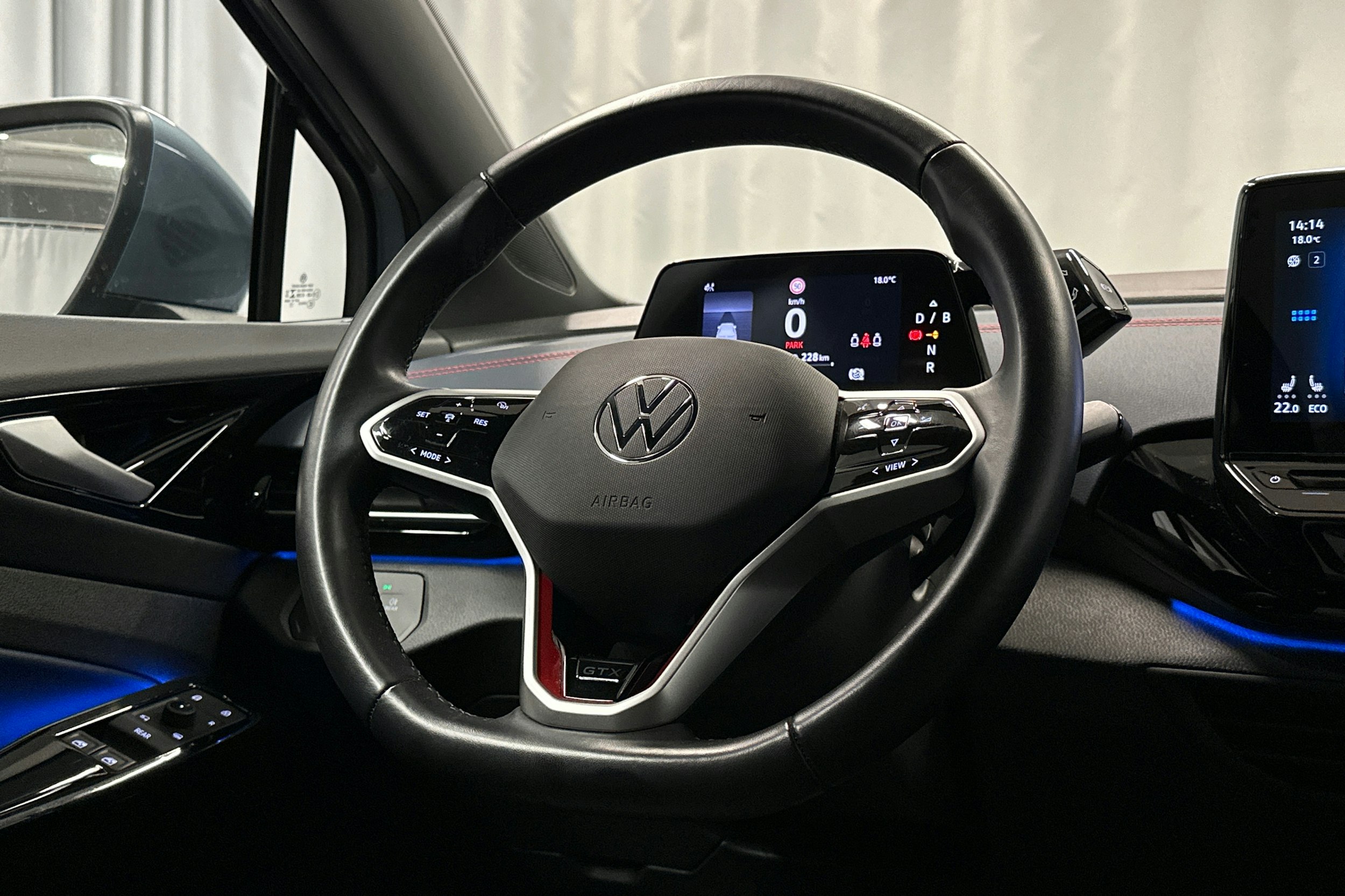 sininen Volkswagen ID.4 2022 kuva 15.