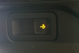 punainen Volkswagen ID.4 2022 kuva 13.