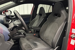 punainen Volkswagen ID.4 2022 kuva 14.