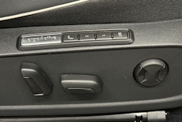punainen Volkswagen ID.4 2022 kuva 16.