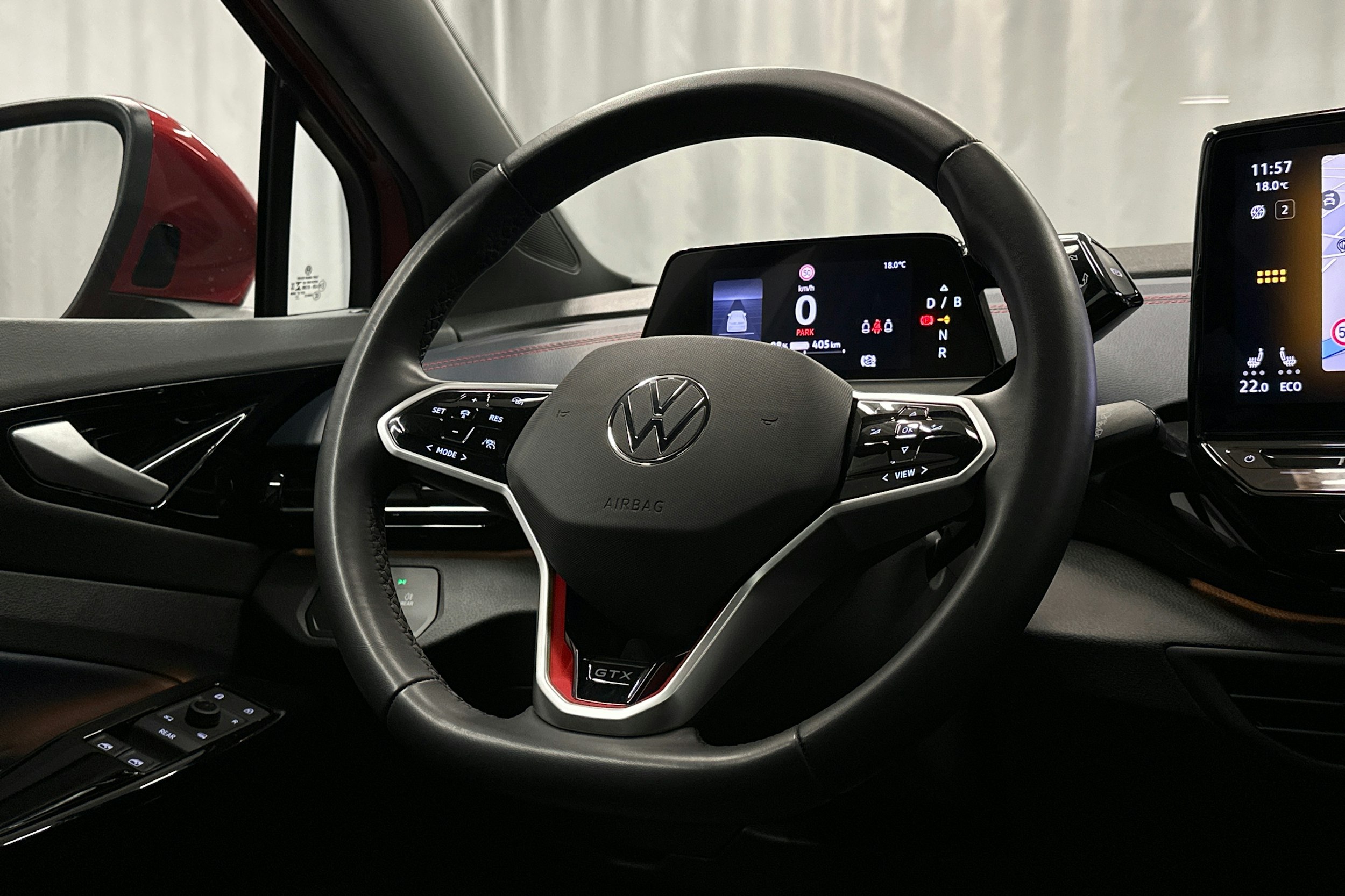 punainen Volkswagen ID.4 2022 kuva 17.