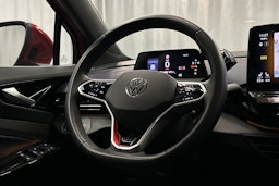 punainen Volkswagen ID.4 2022 kuva 17.