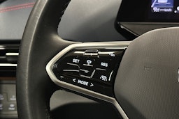 punainen Volkswagen ID.4 2022 kuva 18.