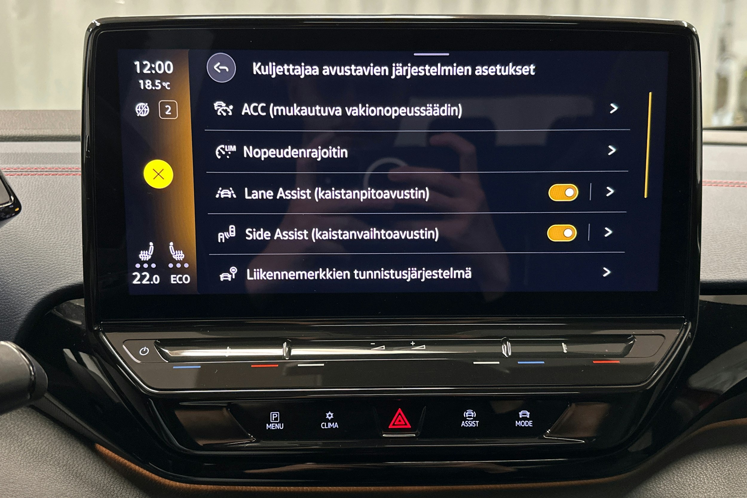 punainen Volkswagen ID.4 2022 kuva 26.