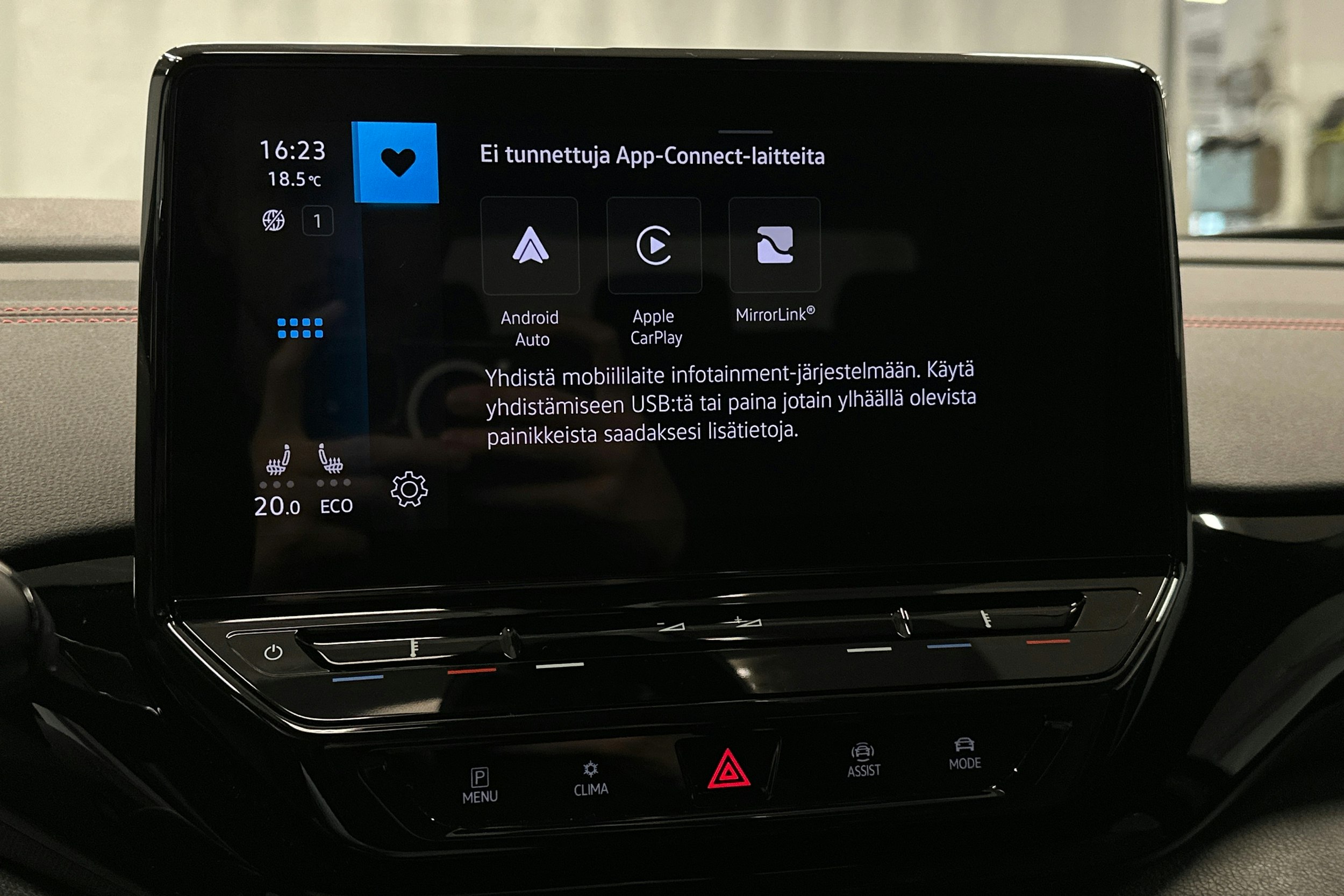 musta Volkswagen ID.4 2022 kuva 18.