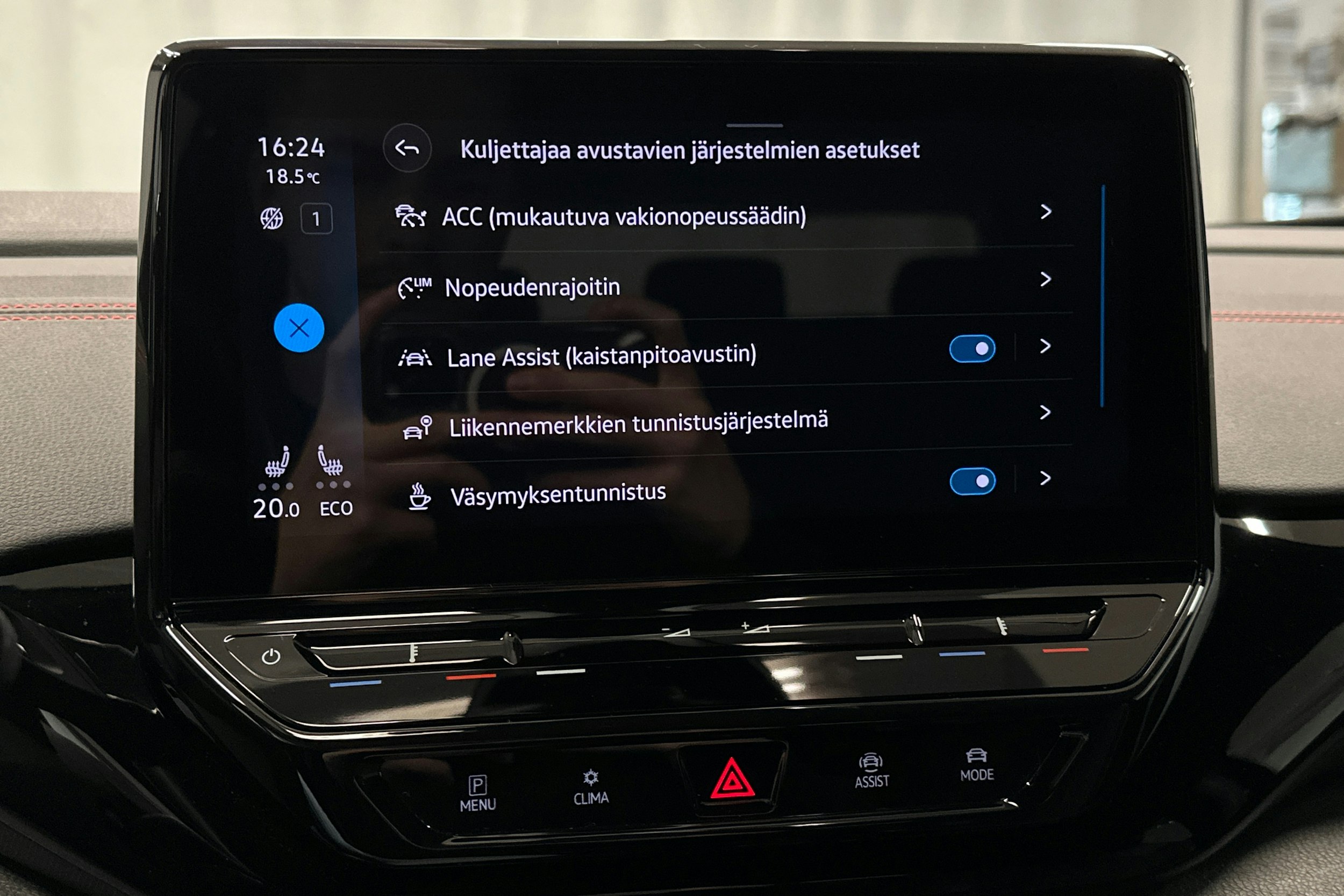 musta Volkswagen ID.4 2022 kuva 21.