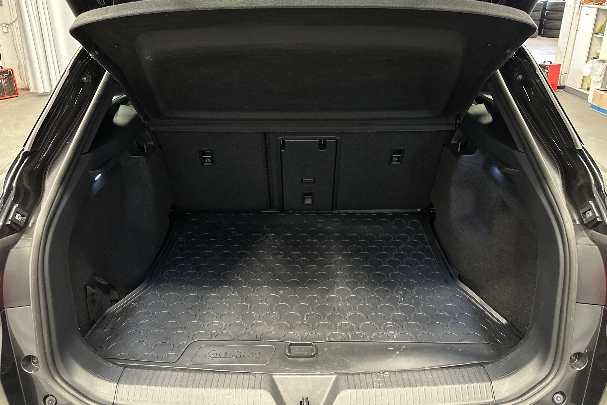 harmaa Volkswagen ID.4 2022 kuva 15.