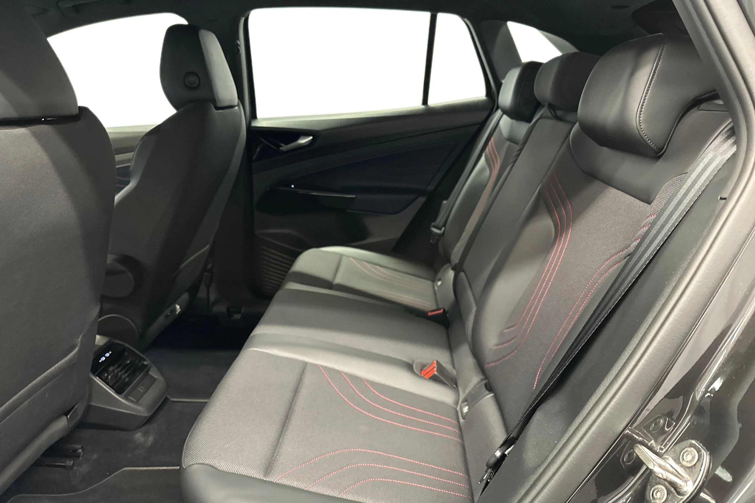 musta Volkswagen ID.4 2022 kuva 11.