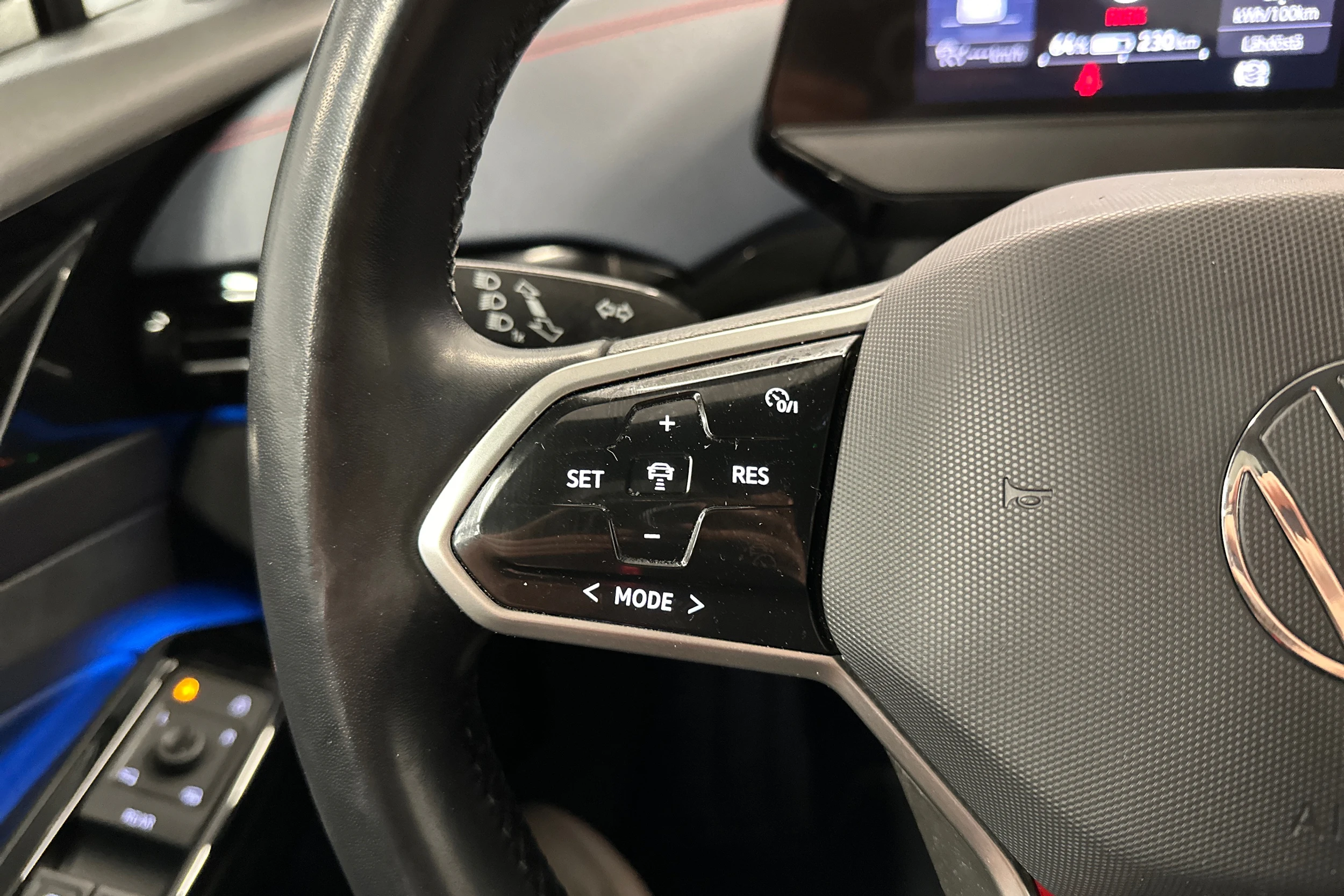 musta Volkswagen ID.4 2022 kuva 15.