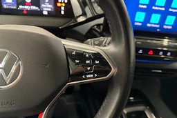 musta Volkswagen ID.4 2022 kuva 16.