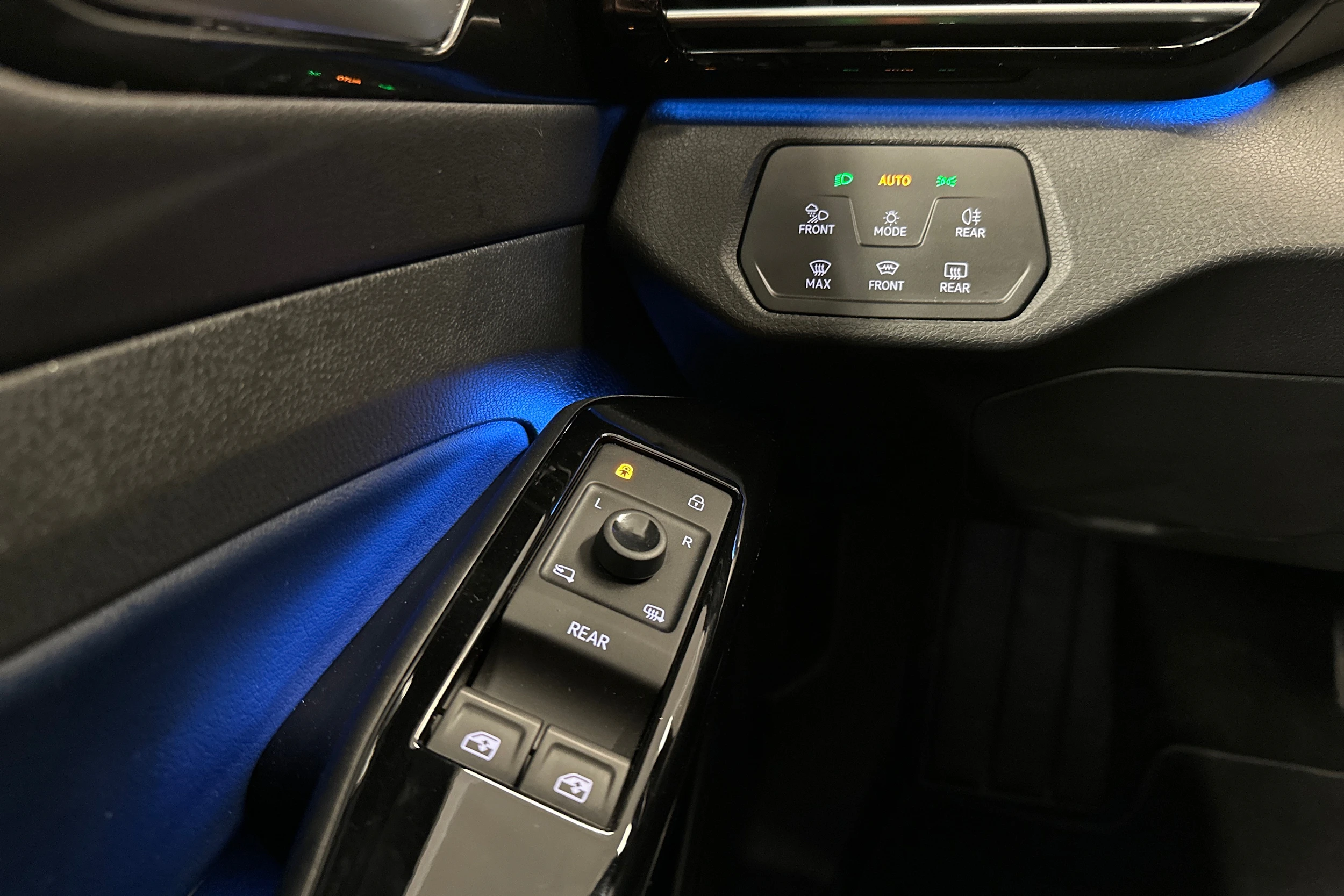 musta Volkswagen ID.4 2022 kuva 19.