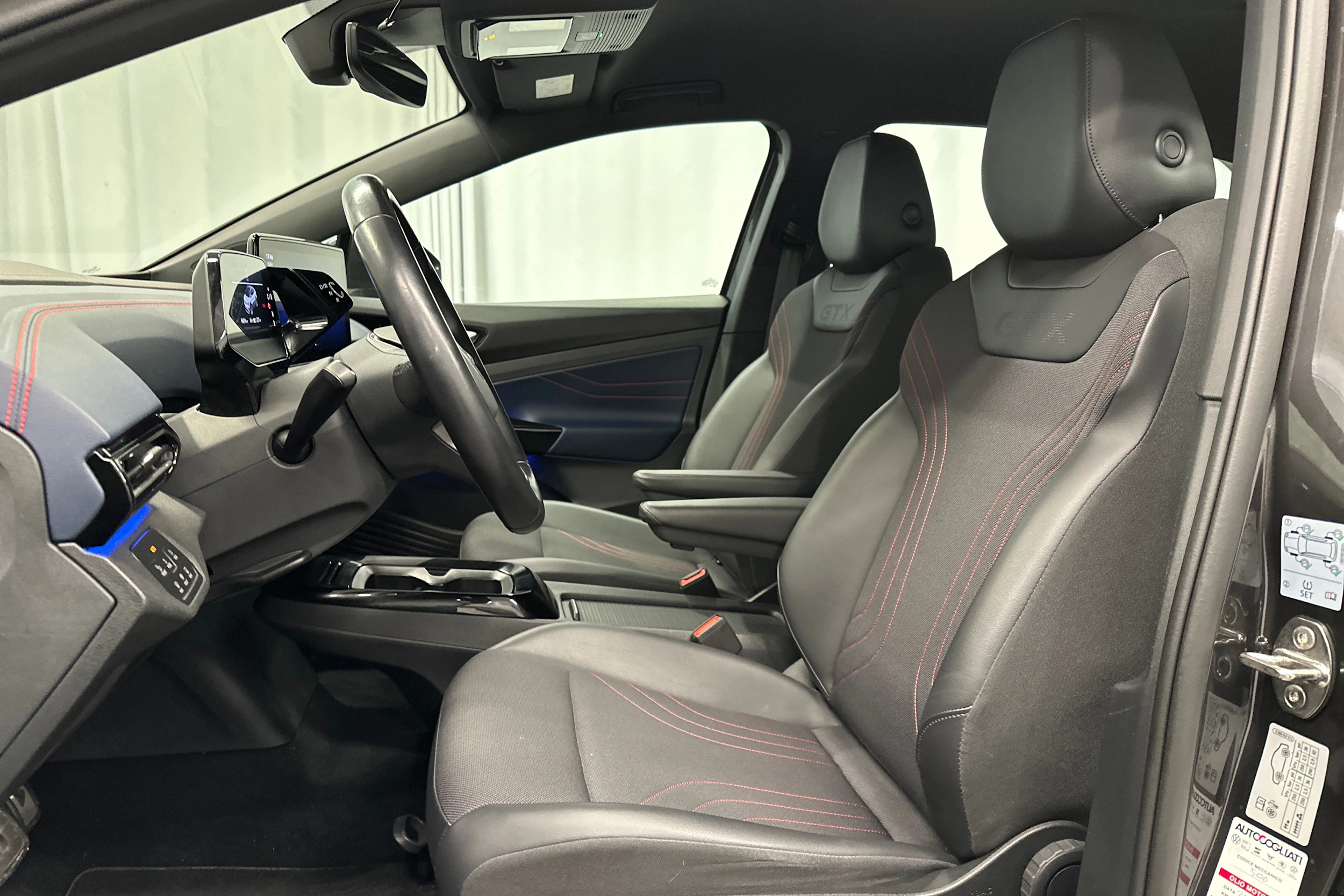 musta Volkswagen ID.4 2022 kuva 27.