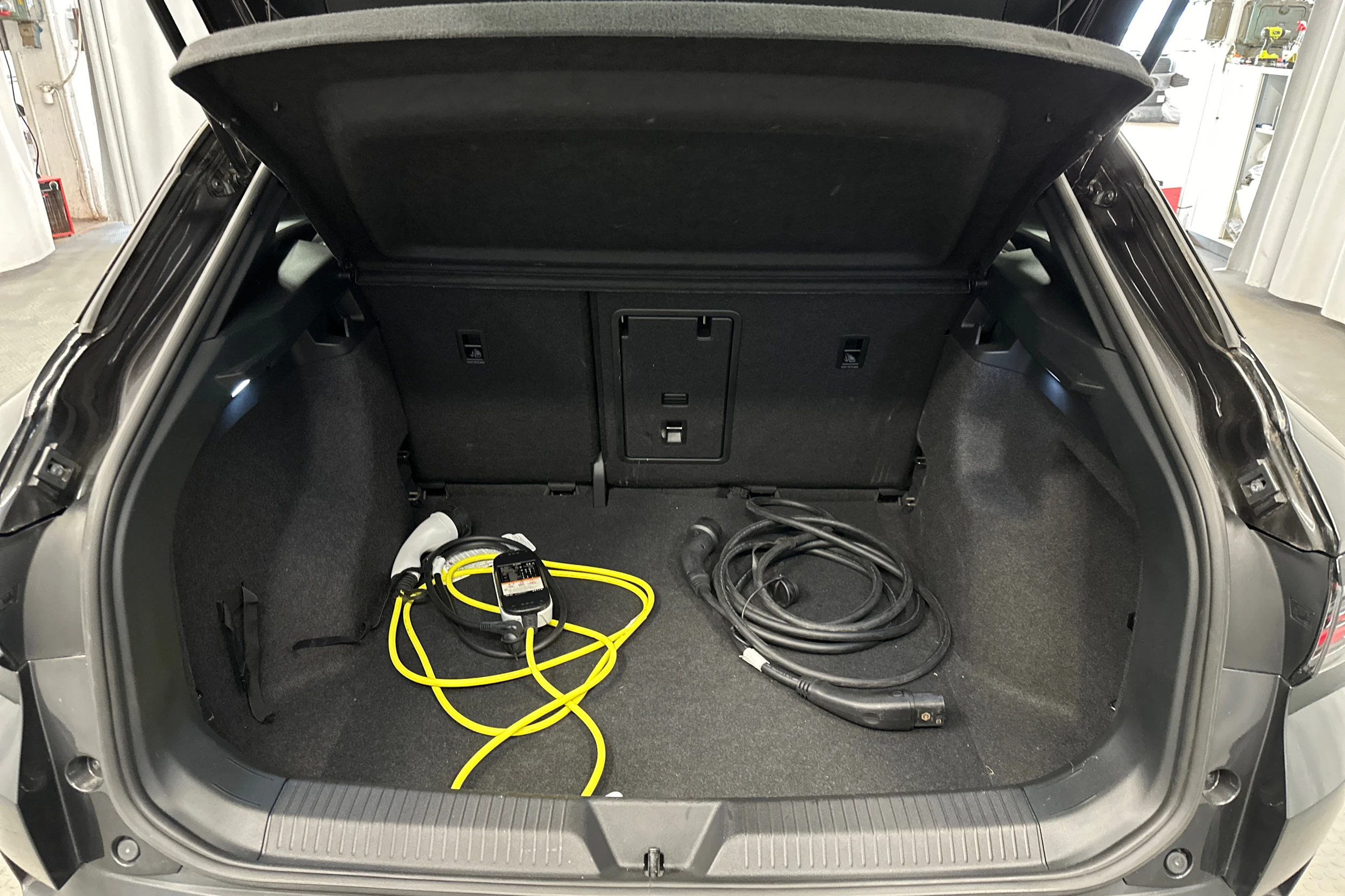 musta Volkswagen ID.4 2022 kuva 28.