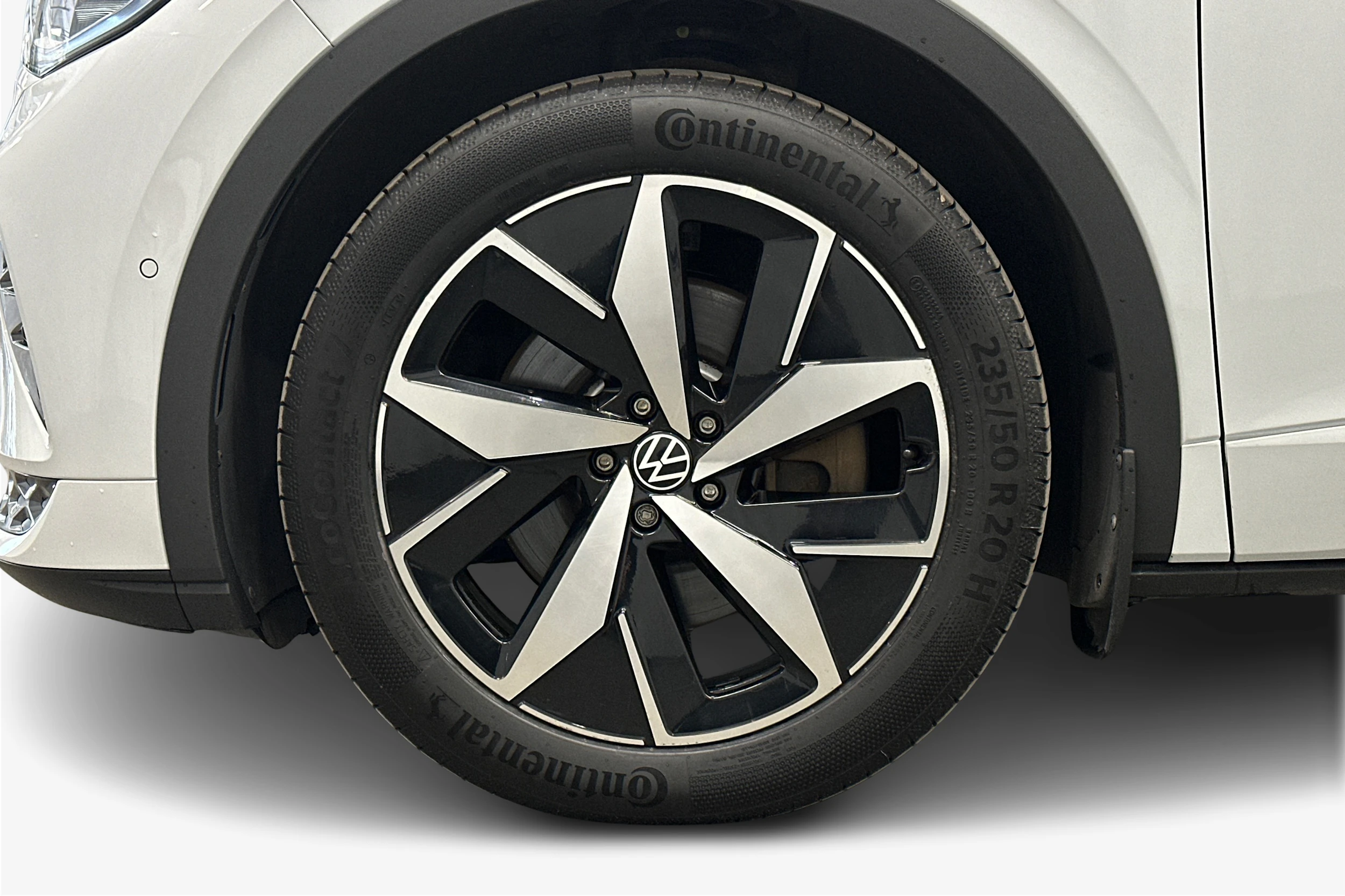 valkoinen Volkswagen ID.4 2022 kuva 9.