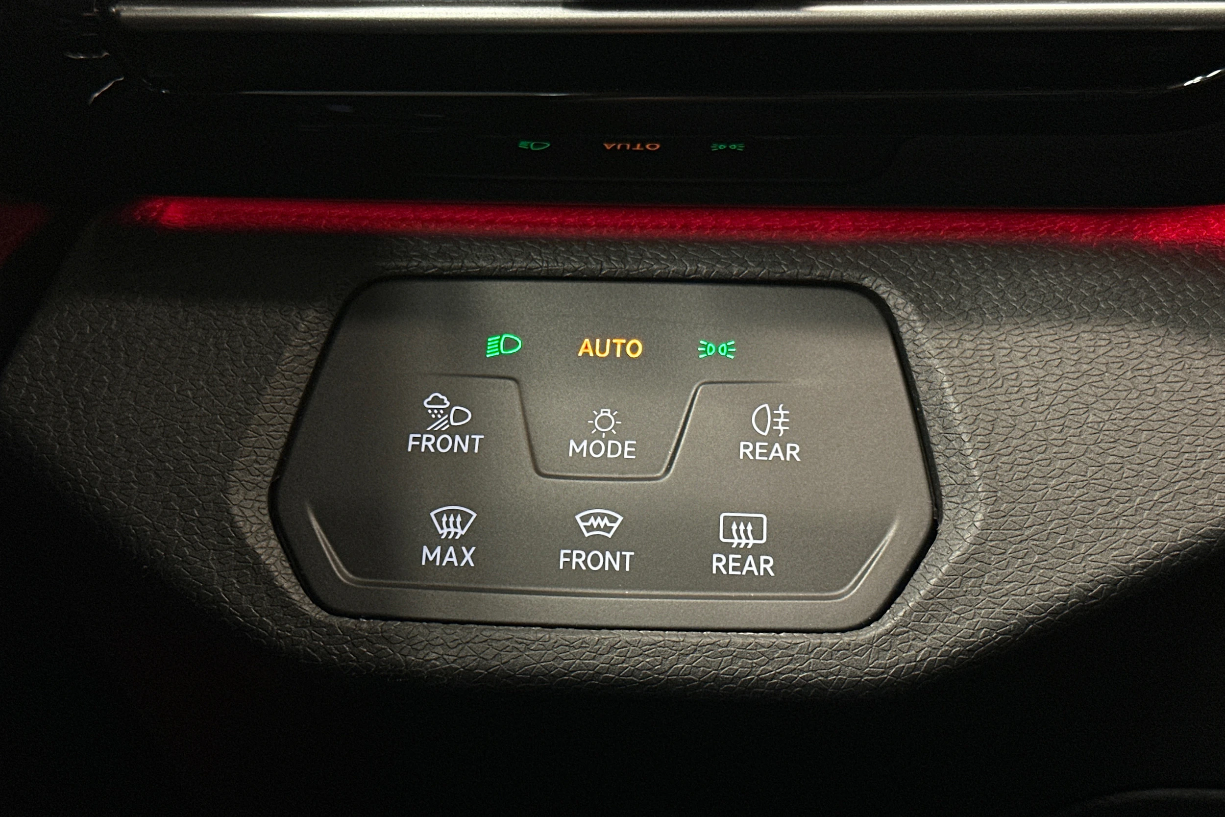 valkoinen Volkswagen ID.4 2022 kuva 19.