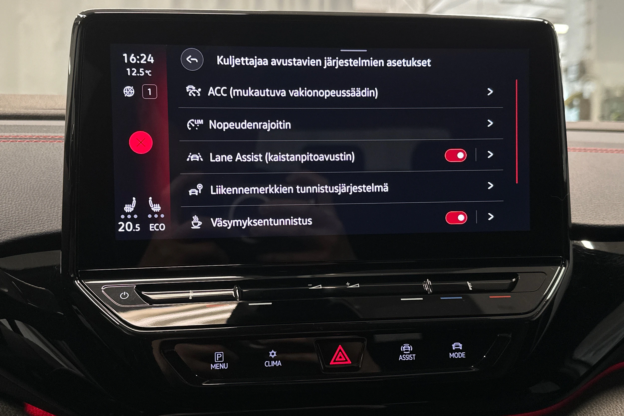 valkoinen Volkswagen ID.4 2022 kuva 24.